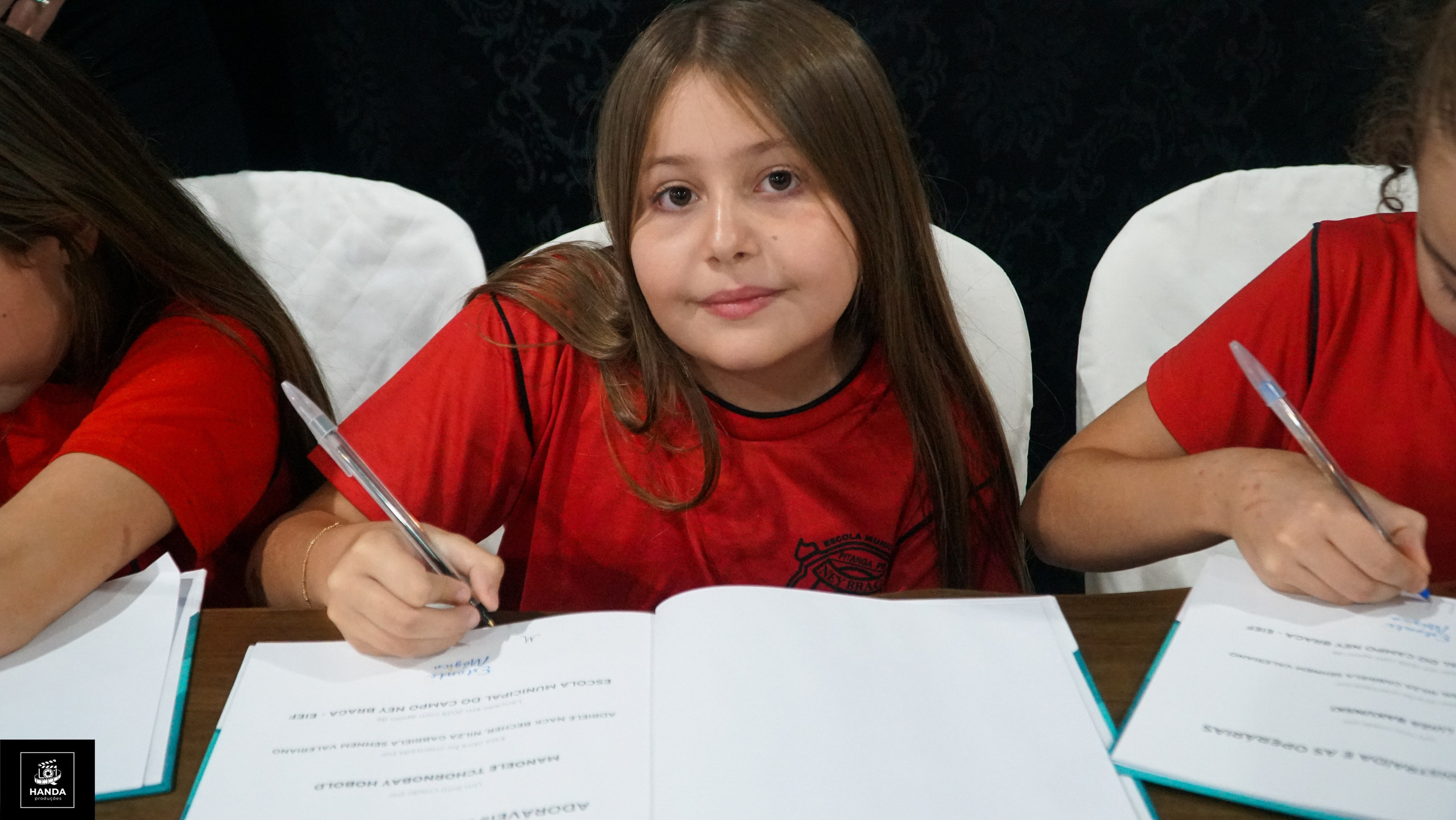 Noite autógrafos colégio Aurélio Buarque de Holanda. Handa Produções