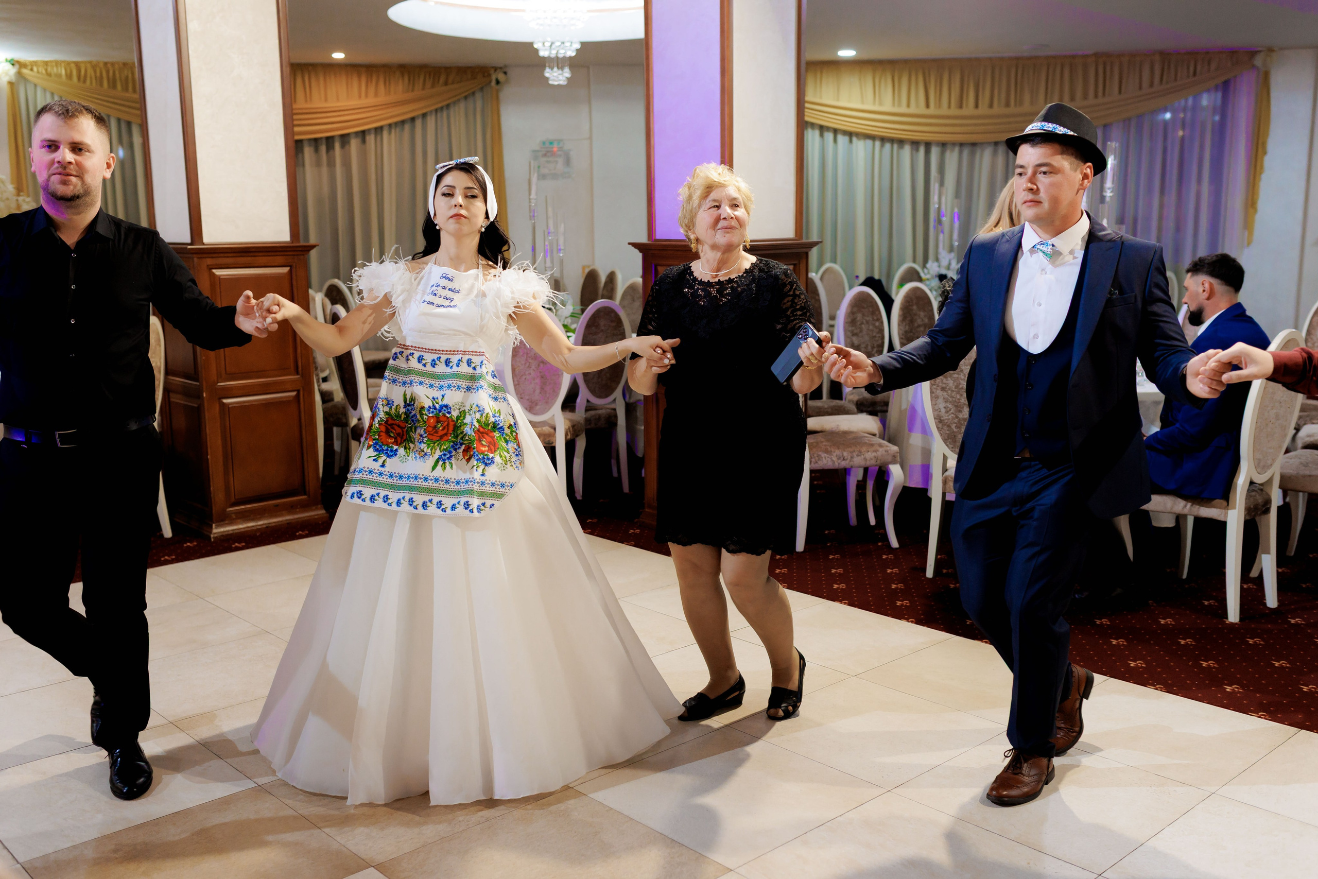 Loredana & Emilian – Ziua Nunții | Videografie - fotografie Botez Suceava, Iași, Botoșani. Servicii foto-video profesionale, pentru momente de neuitat