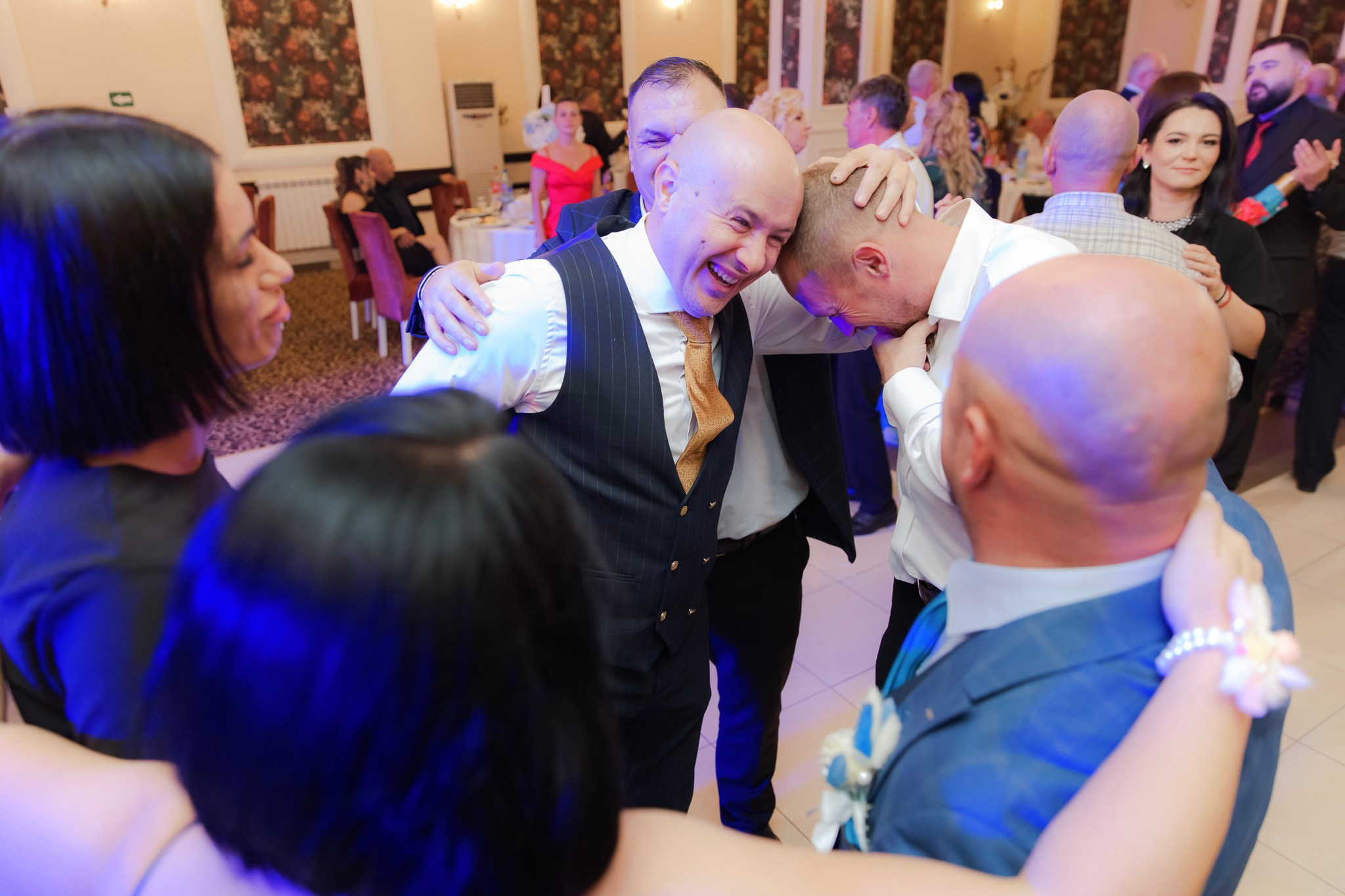 Mihai & Oana. Servicii foto-video profesionale, pentru momente de neuitat