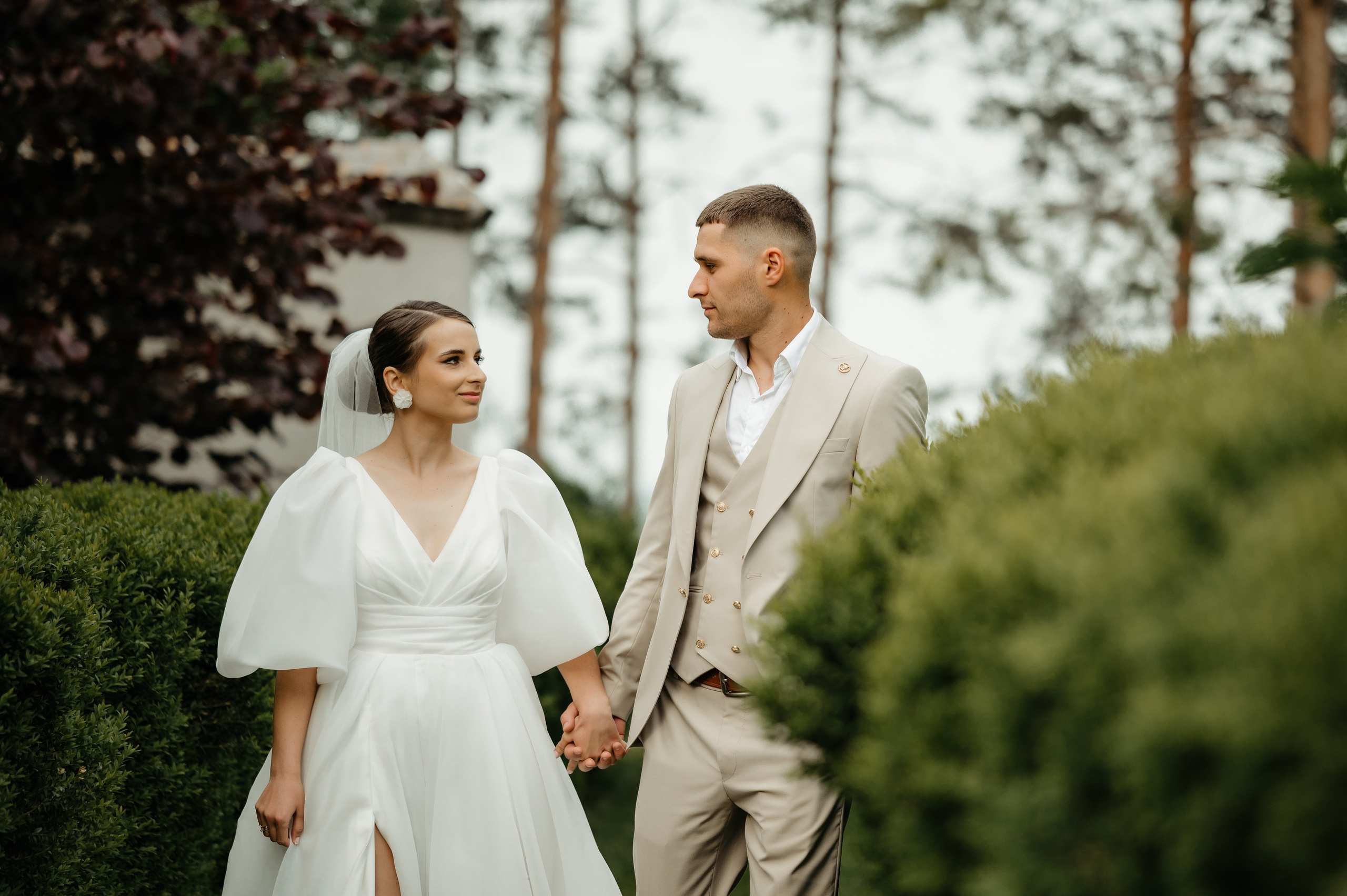 Nunta restransa in luna mai, cu sedinta foto la Conac Polizu. Proud Vision Weddings | Wedding Photography & Film — Servicii profesionale Foto Video Nunta Iasi