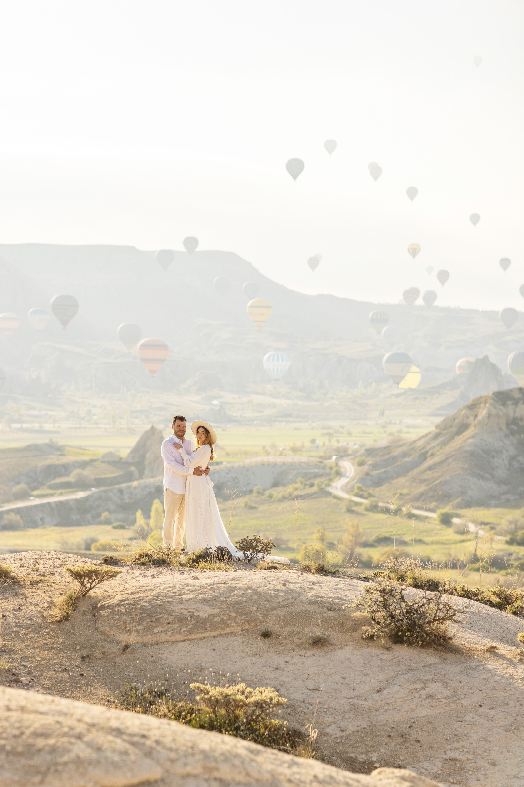 Elegant Wedding Photoshoot with a Flowing Dress and Balloons in Cappadocia. Julia Ganch I Fashion Wedding Photography I Cappadocia Turkey