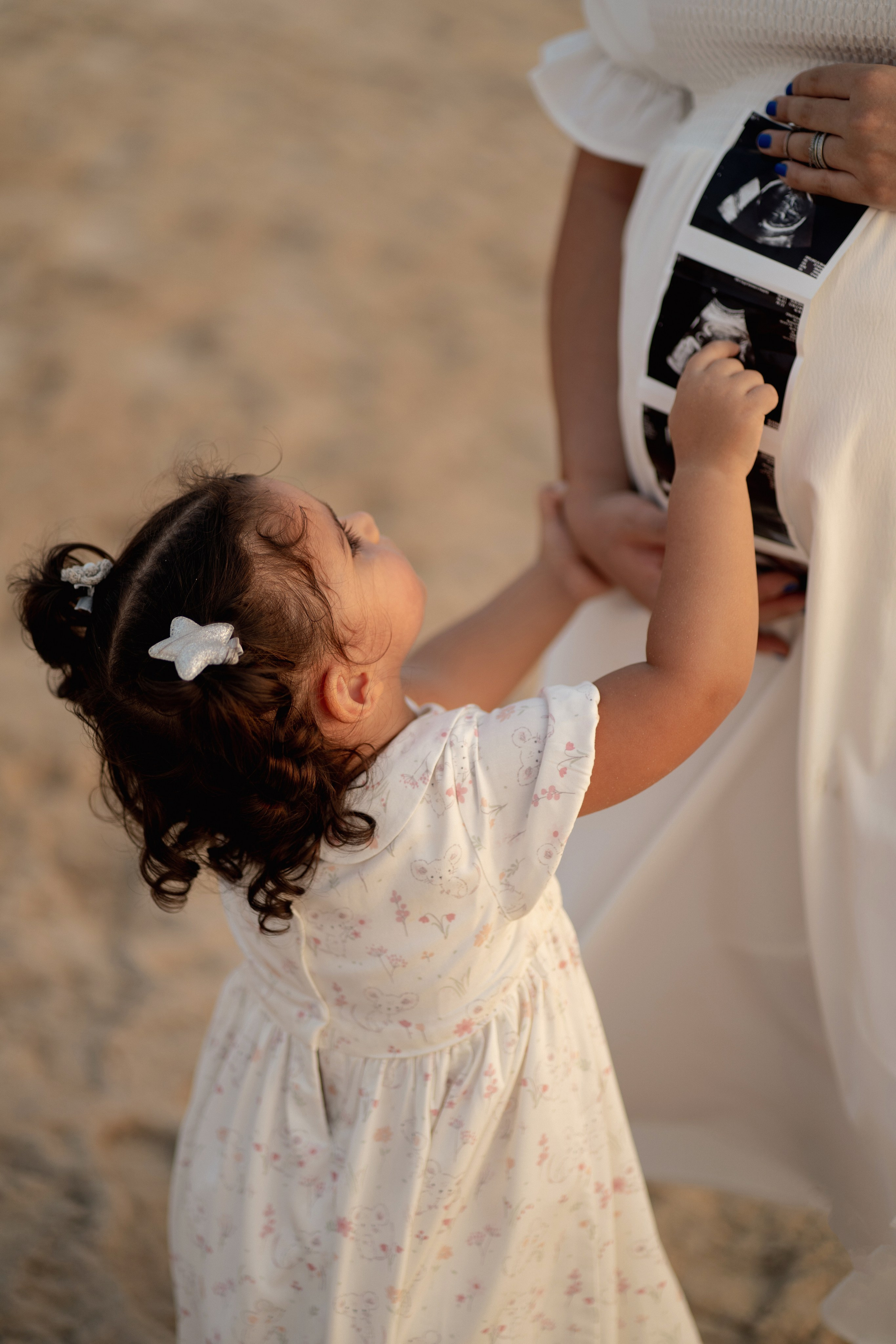 Maternity Photoshoot in Abu Dhabi — Gentle & Heartwarming Moments of Expecting. Mariia Safronova is your photographer in Abu Dhabi and Dubai