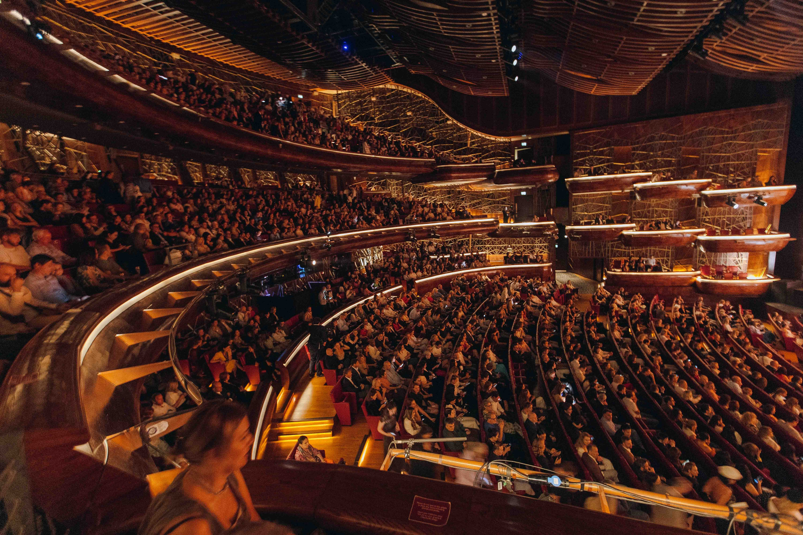DUBAI OPERA. Wedding&Event photographer Ismail Rzayev in Baku