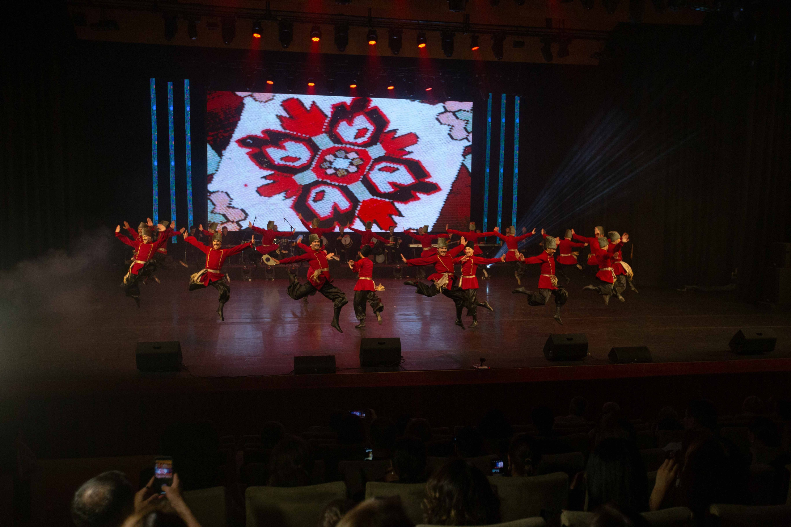 STATE DANCE ENSEMBLE. Wedding&Event photographer Ismail Rzayev in Baku