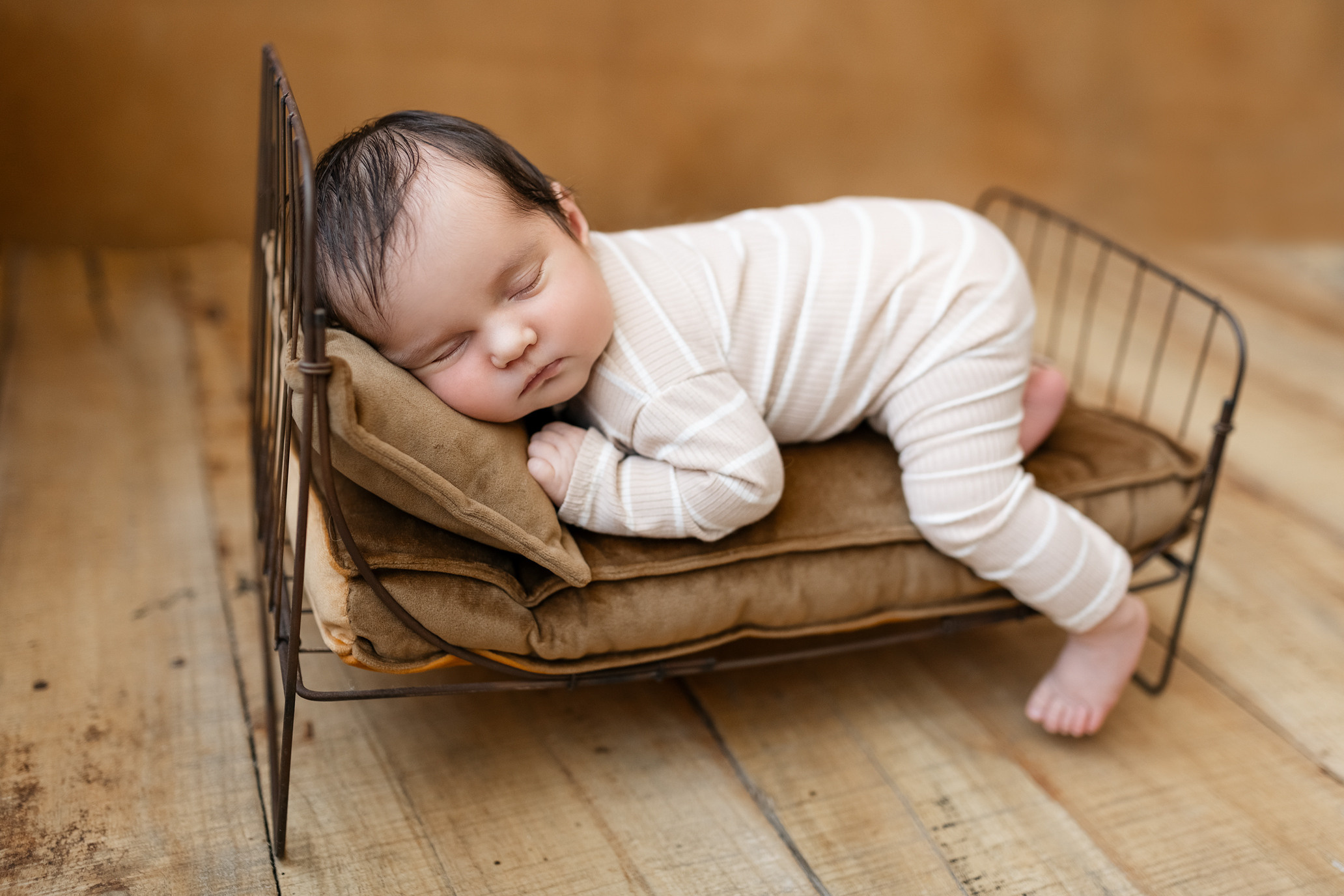 ניו בורן. צילומי הריון, ניו בורן, גיל שנה בראשון לציון -Jenya Rosso Photography