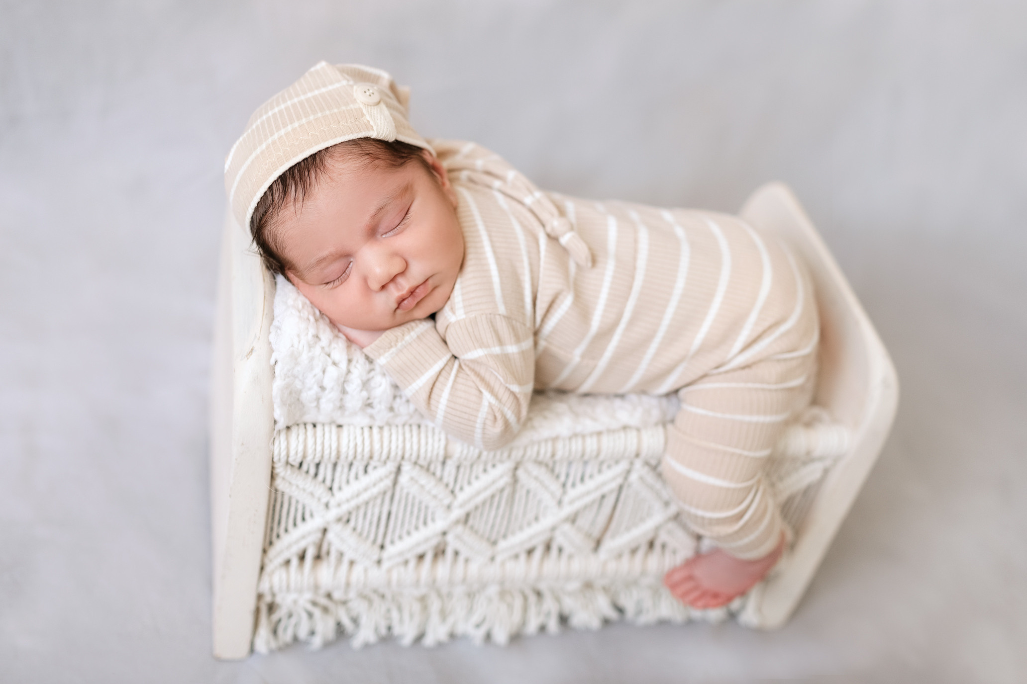 ניו בורן. צילומי הריון, ניו בורן, גיל שנה בראשון לציון -Jenya Rosso Photography