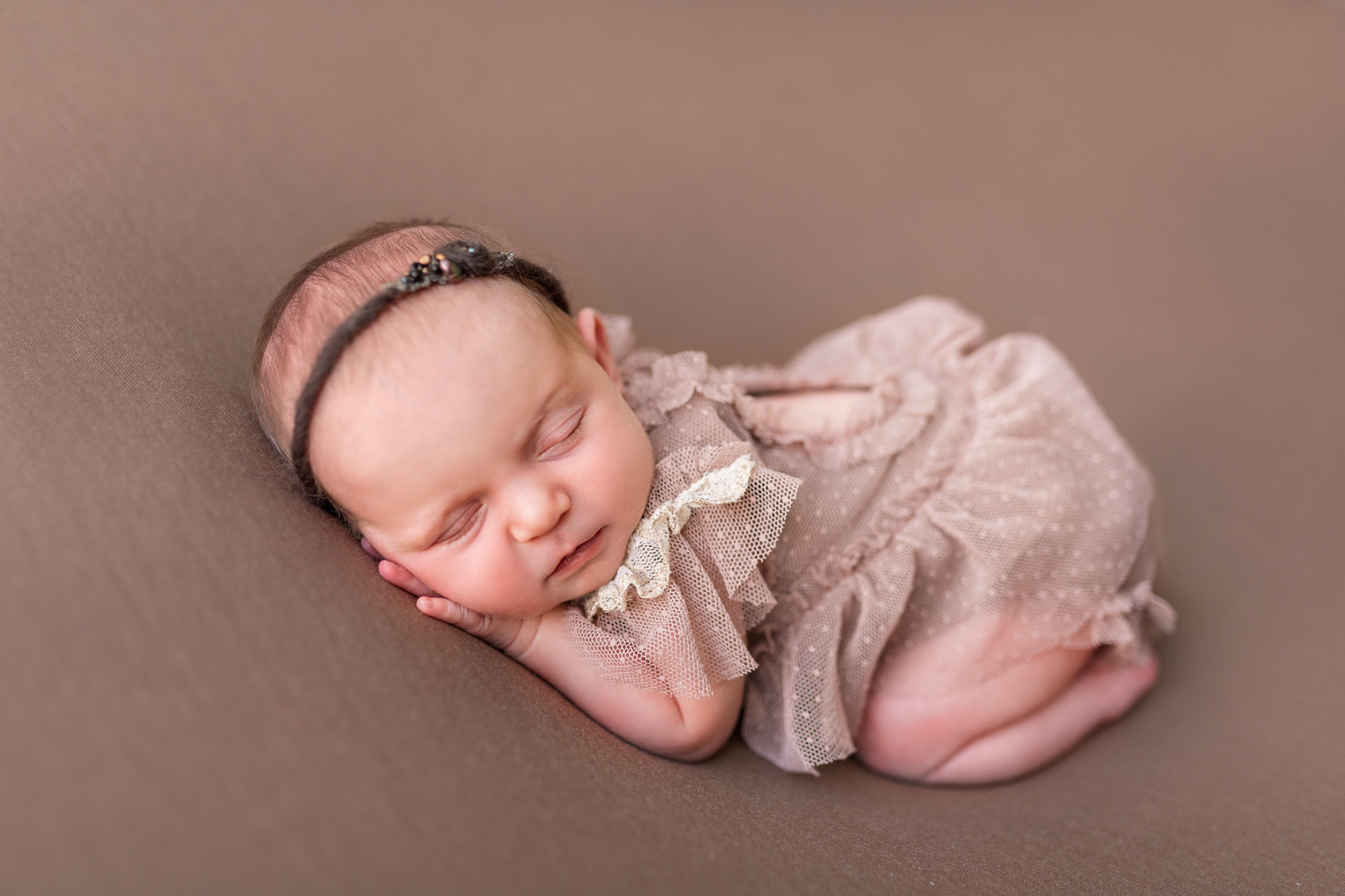 ניו בורן. צילומי הריון, ניו בורן, גיל שנה בראשון לציון -Jenya Rosso Photography