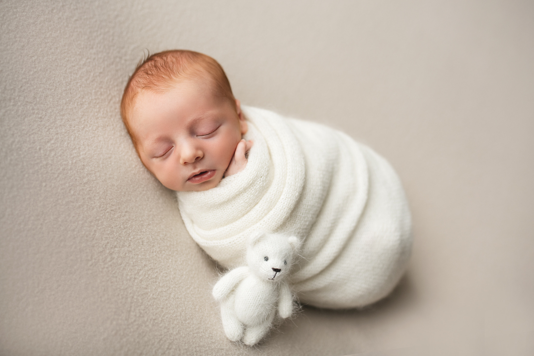 ניו בורן. צילומי הריון, ניו בורן, גיל שנה בראשון לציון -Jenya Rosso Photography