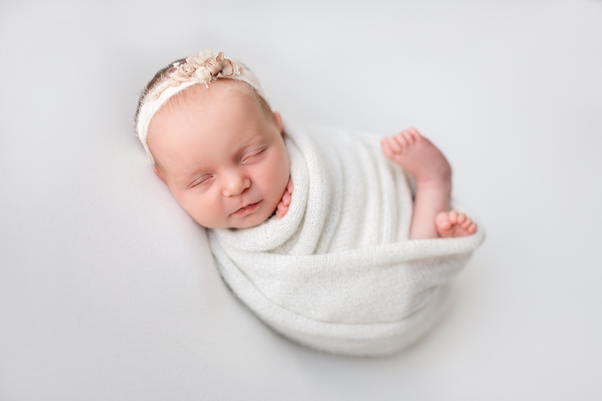 ניו בורן. צילומי הריון, ניו בורן, גיל שנה בראשון לציון -Jenya Rosso Photography