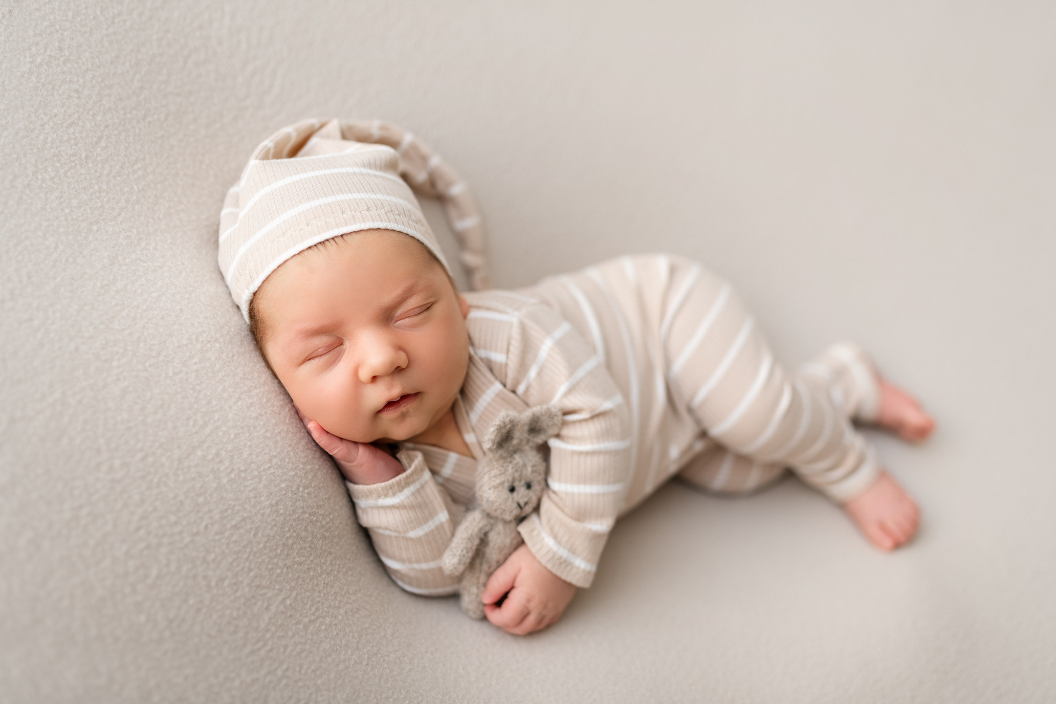 ניו בורן. צילומי הריון, ניו בורן, גיל שנה בראשון לציון -Jenya Rosso Photography