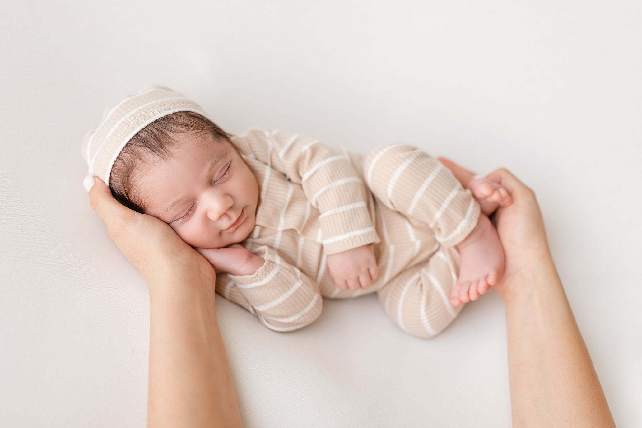 ניו בורן. צילומי הריון, ניו בורן, גיל שנה בראשון לציון -Jenya Rosso Photography