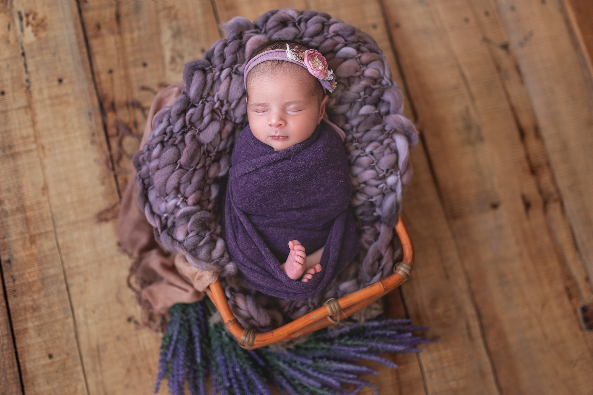 ניו בורן. צילומי הריון, ניו בורן, גיל שנה בראשון לציון -Jenya Rosso Photography