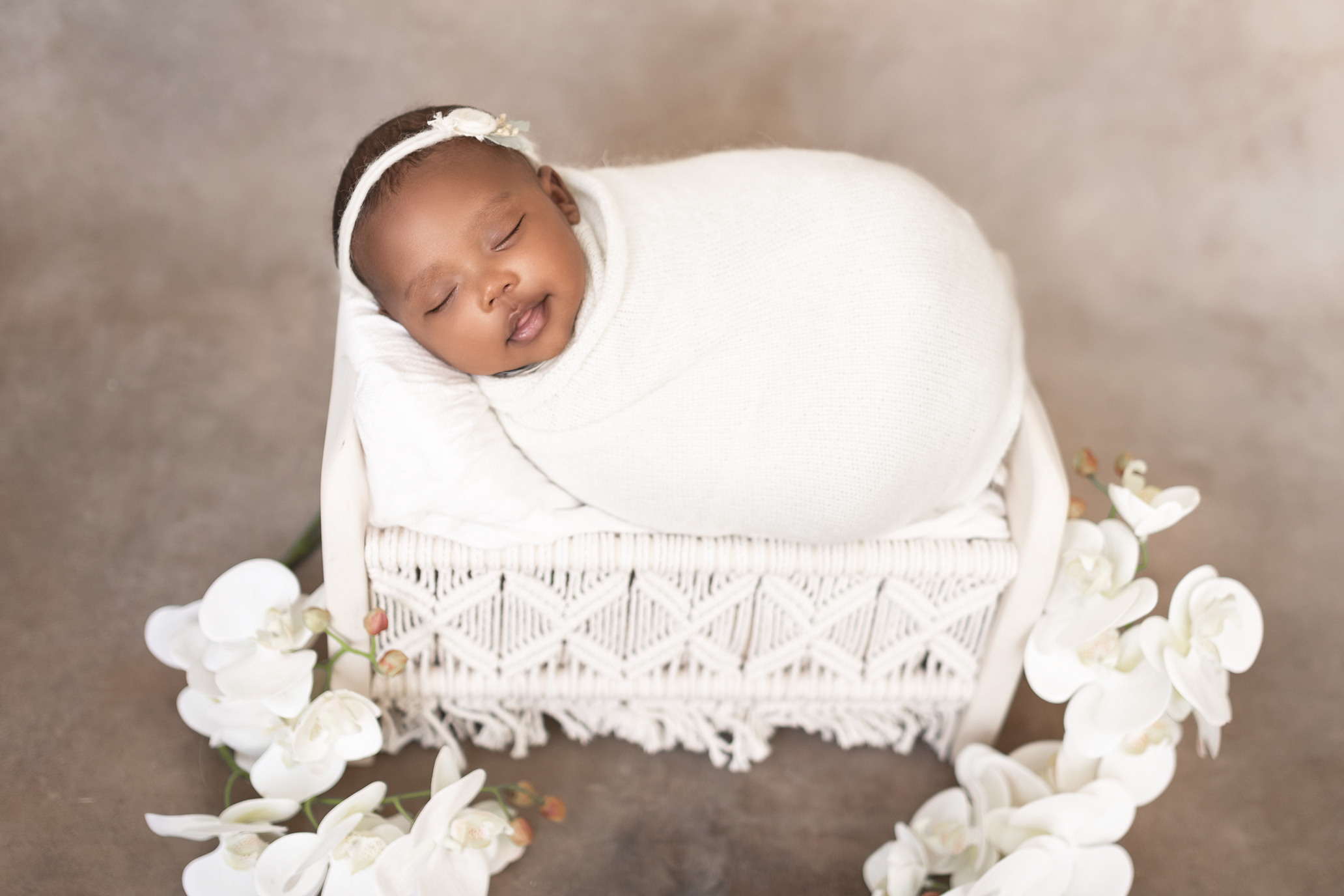 ניו בורן. צילומי הריון, ניו בורן, גיל שנה בראשון לציון -Jenya Rosso Photography