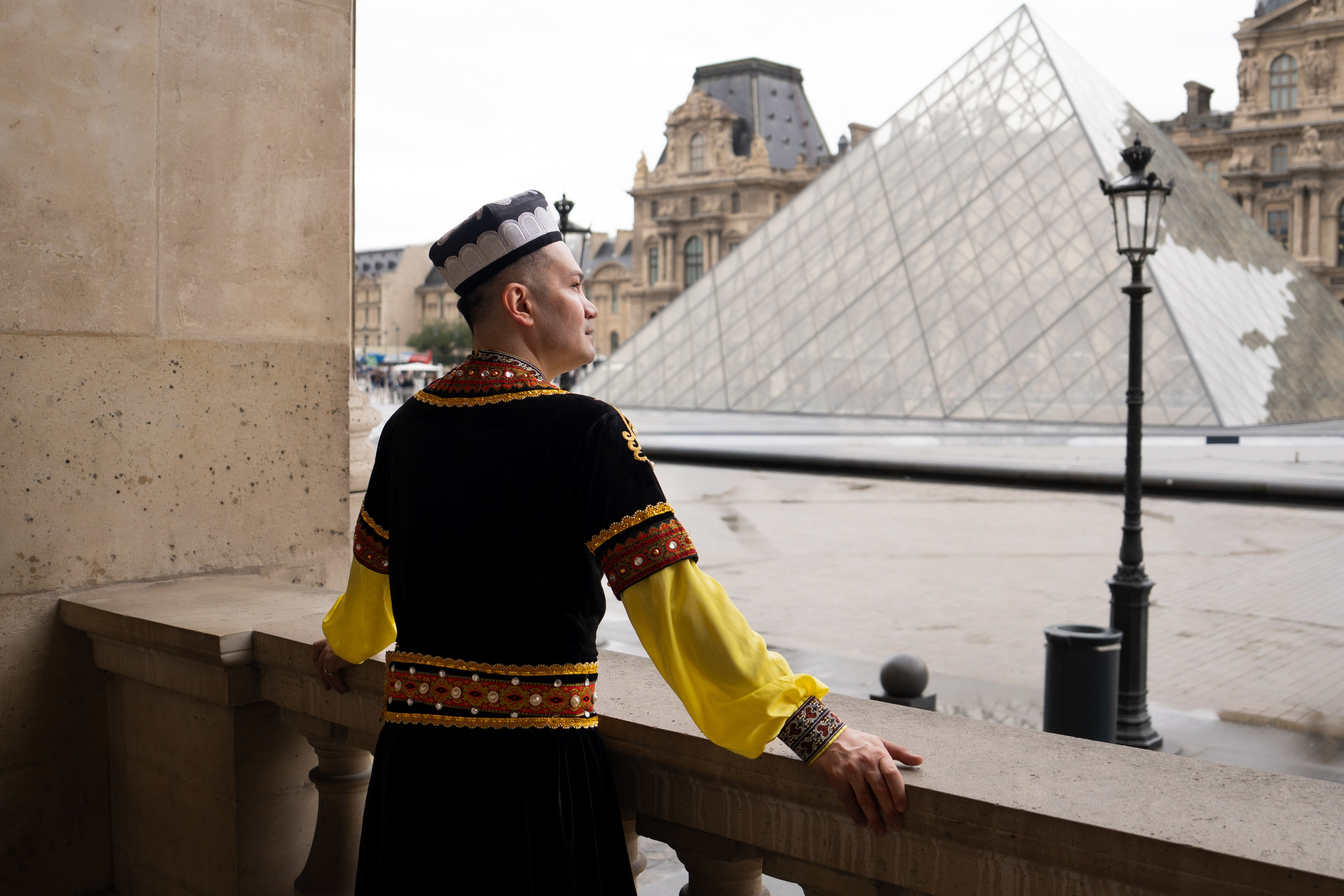 Echo of home. Nina — Fashion & Beauty Photographer in Paris | Portrait Photoshoots