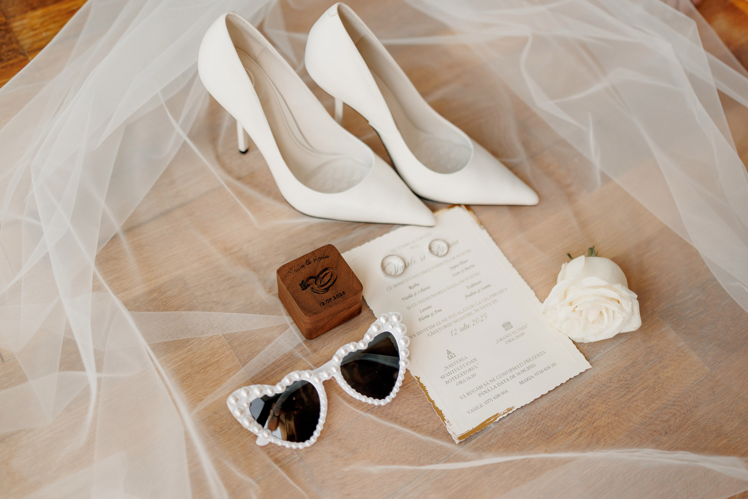 Wedding Photographer, based in Iasi, Romania, but will travel all over the globe to make sure you look amazing in all your wedding photos