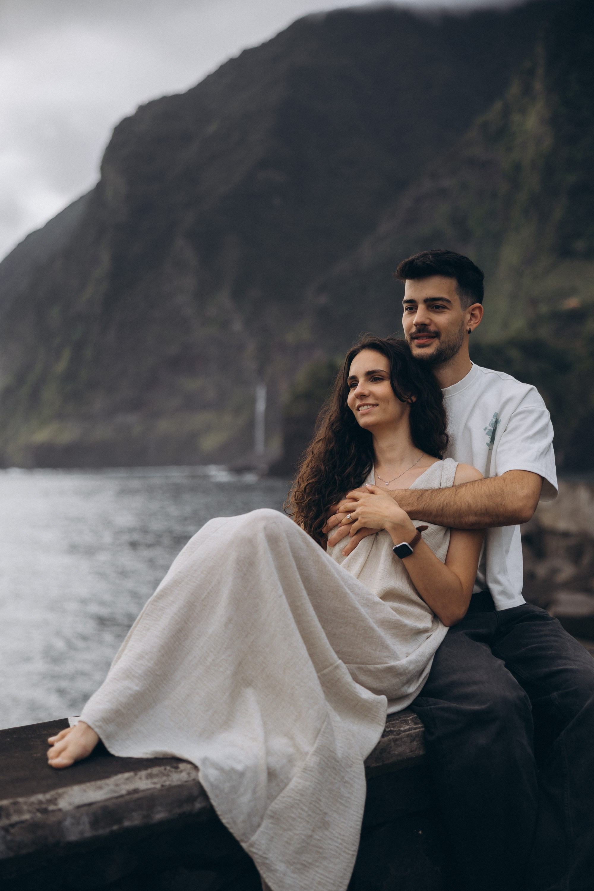 Engagement Photoshoot at Seixal Beach, Madeira. Fotógrafa na Madeira para casais, pedidos de casamento, elopements e casamentos íntimos | Tatiana