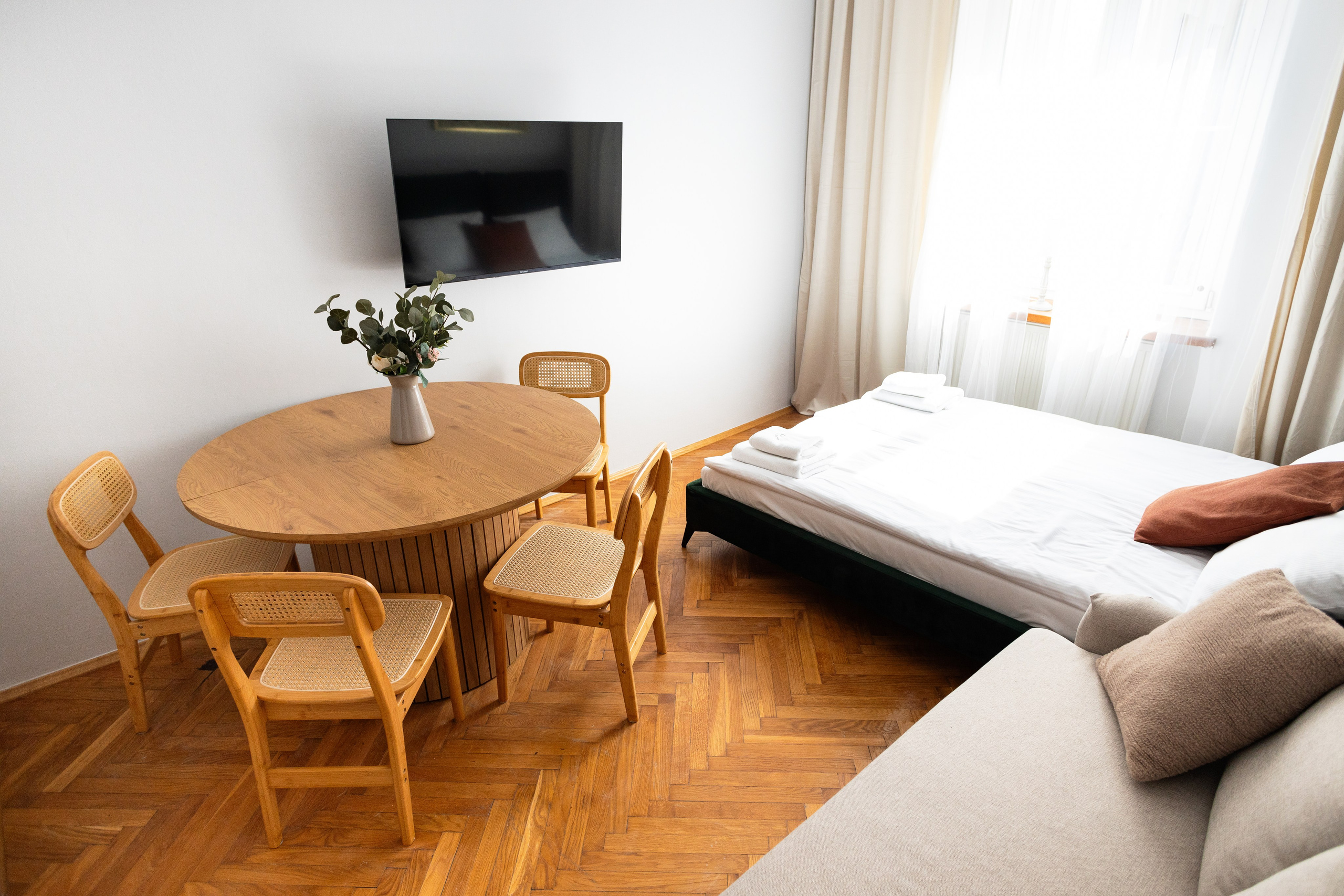 Apartament Upstairs 4