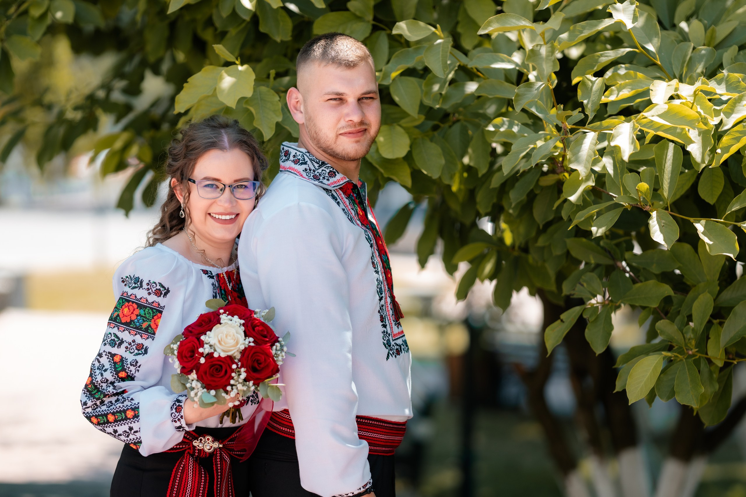 Fotograf stare civilă Siret – Andrei & Andreea în ie tradițională din Bucovina | AlinoFotoStudio