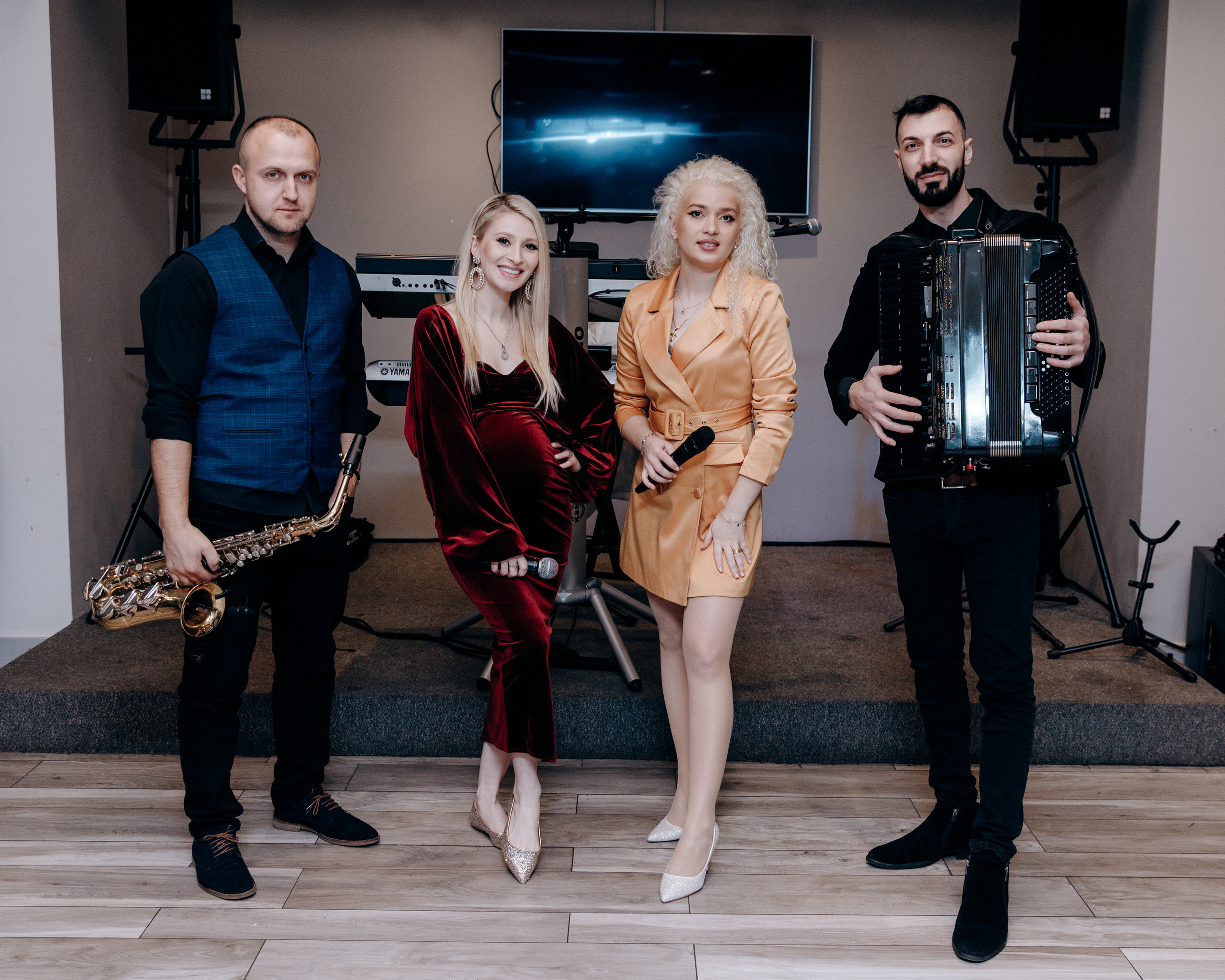 Surorile Robu. Petru Gorea Photography | Family | Portrait | Fashion | Brand