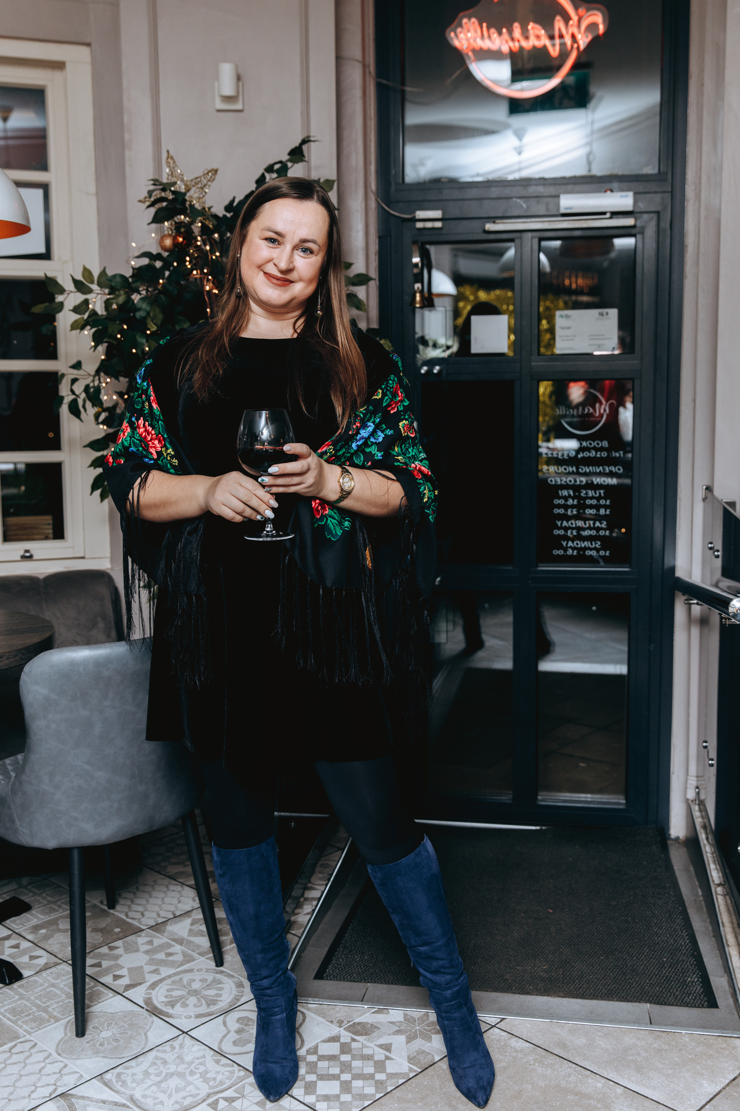 Painting with wine. Petru Gorea Photography | Family | Portrait | Fashion | Brand