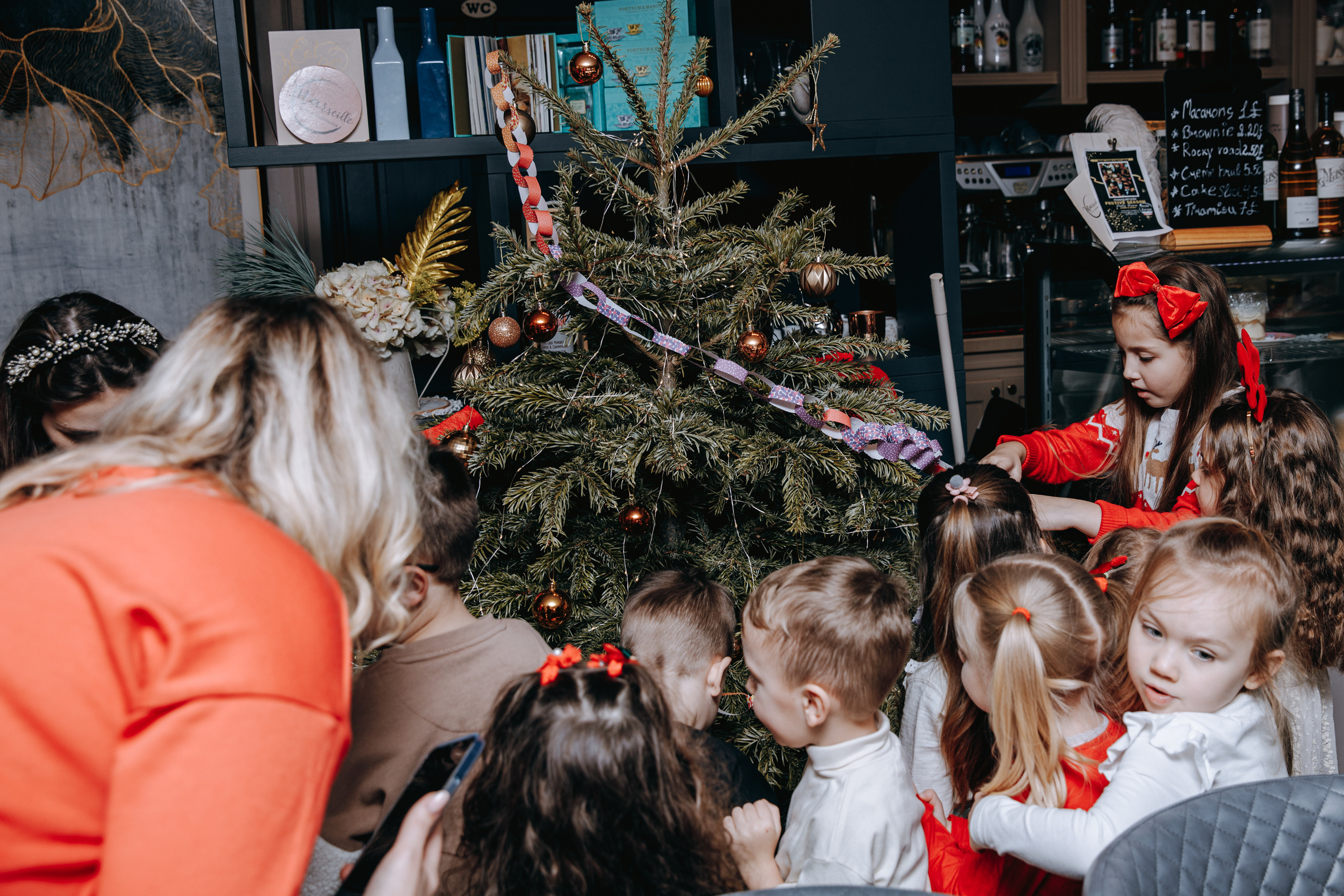 Crafty Christmas Party. Petru Gorea Photography | Family | Portrait | Fashion | Brand