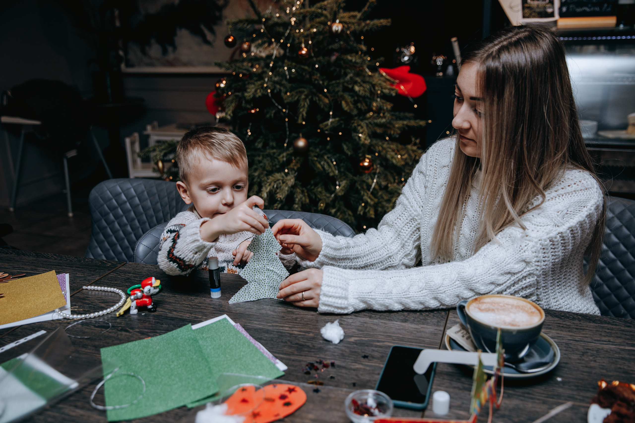 Crafty Christmas Party. Petru Gorea Photography | Family | Portrait | Fashion | Brand