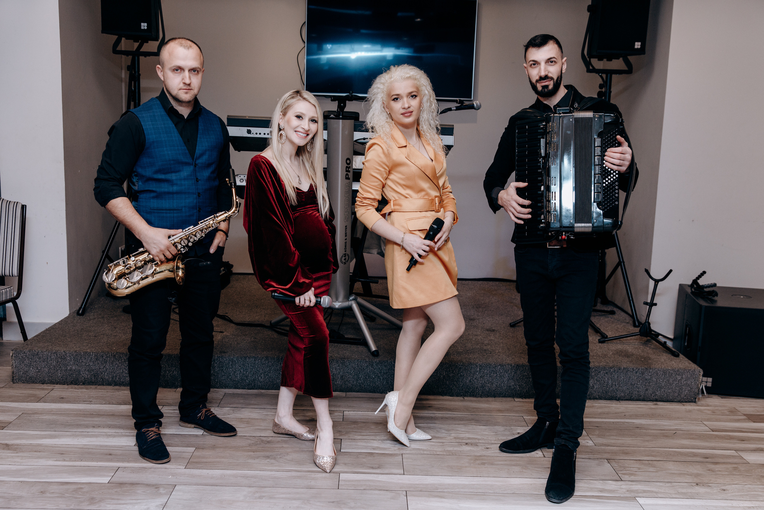 Surorile Robu. Petru Gorea Photography | Family | Portrait | Fashion | Brand