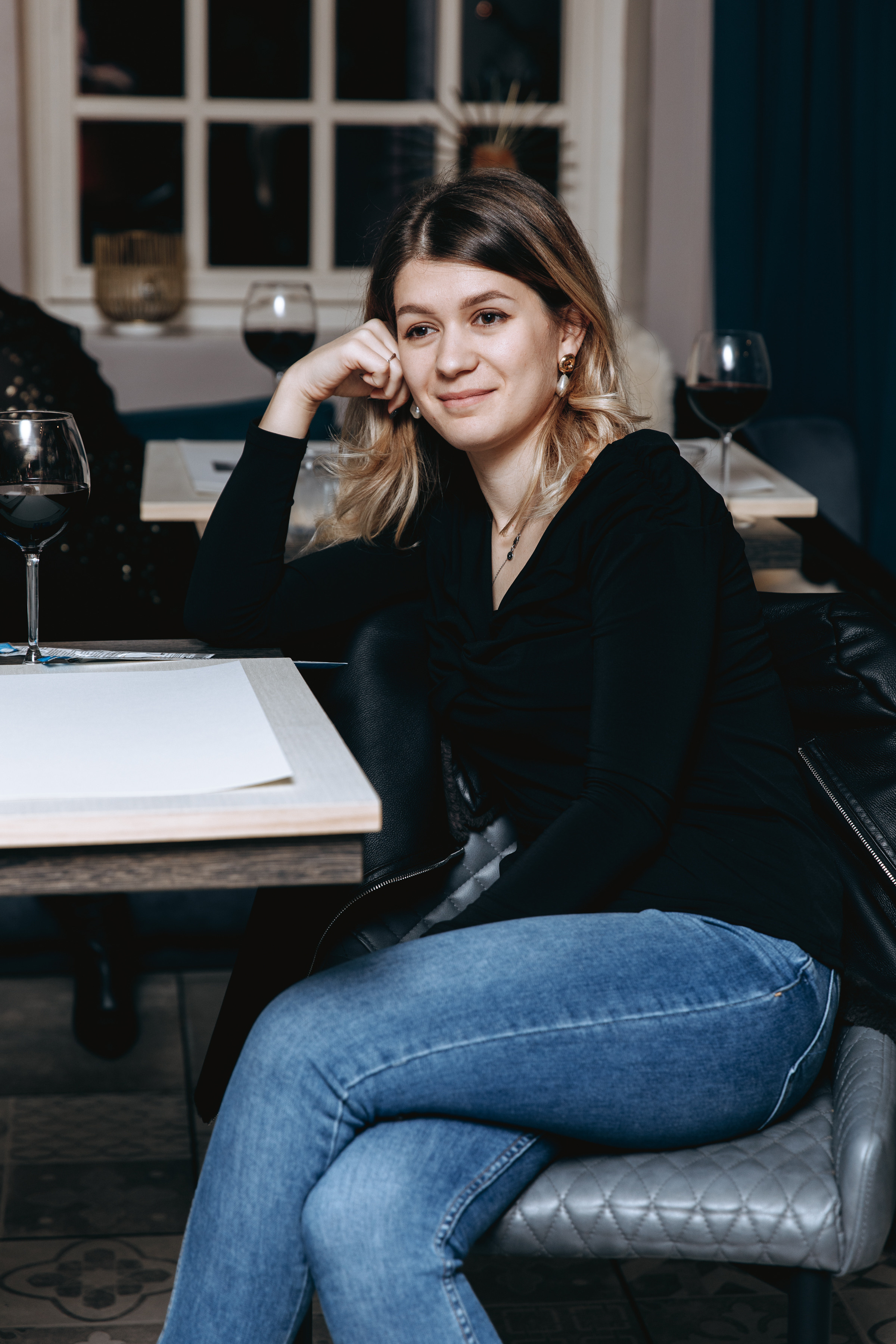 Painting with wine. Petru Gorea Photography | Family | Portrait | Fashion | Brand