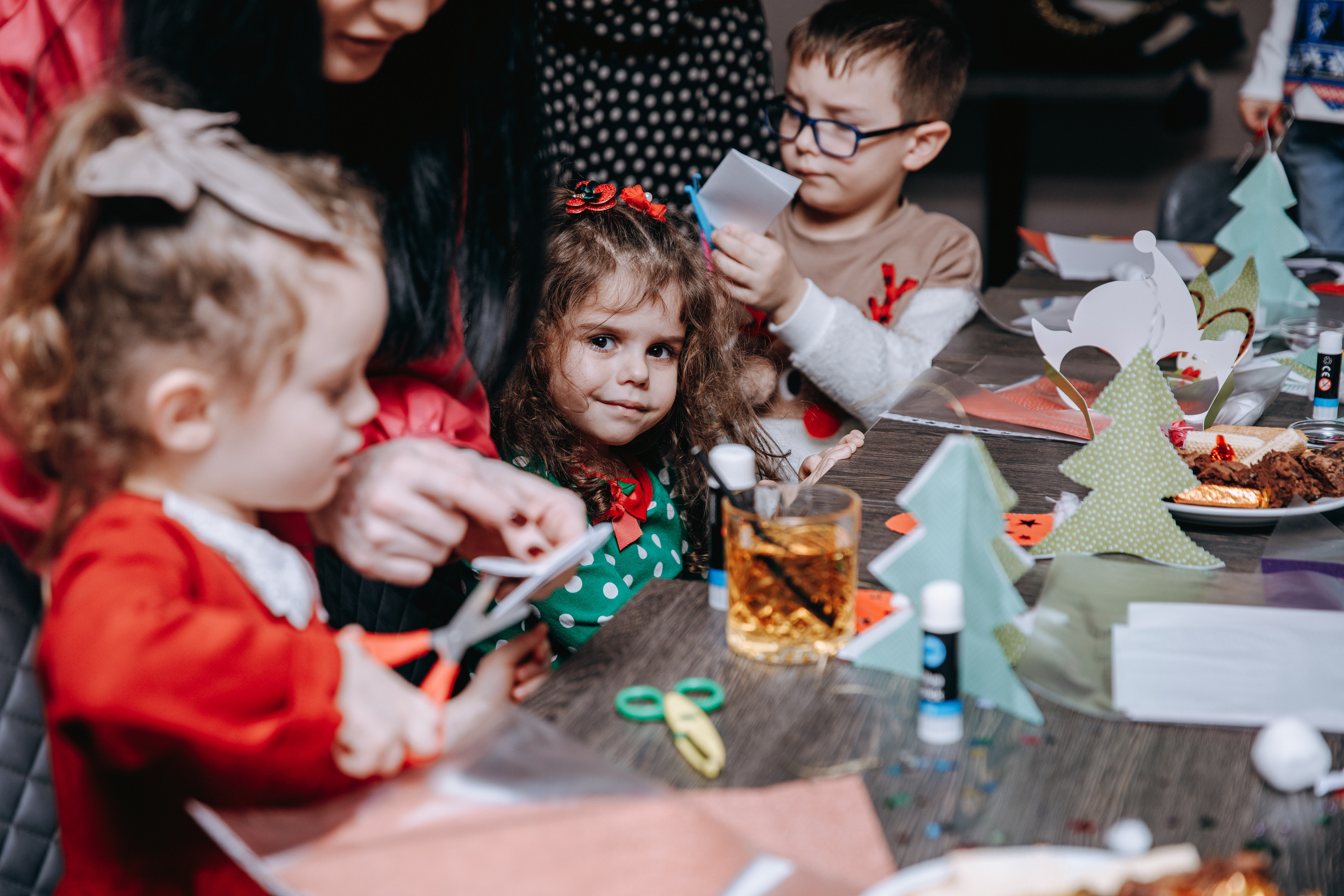 Crafty Christmas Party. Petru Gorea Photography | Family | Portrait | Fashion | Brand
