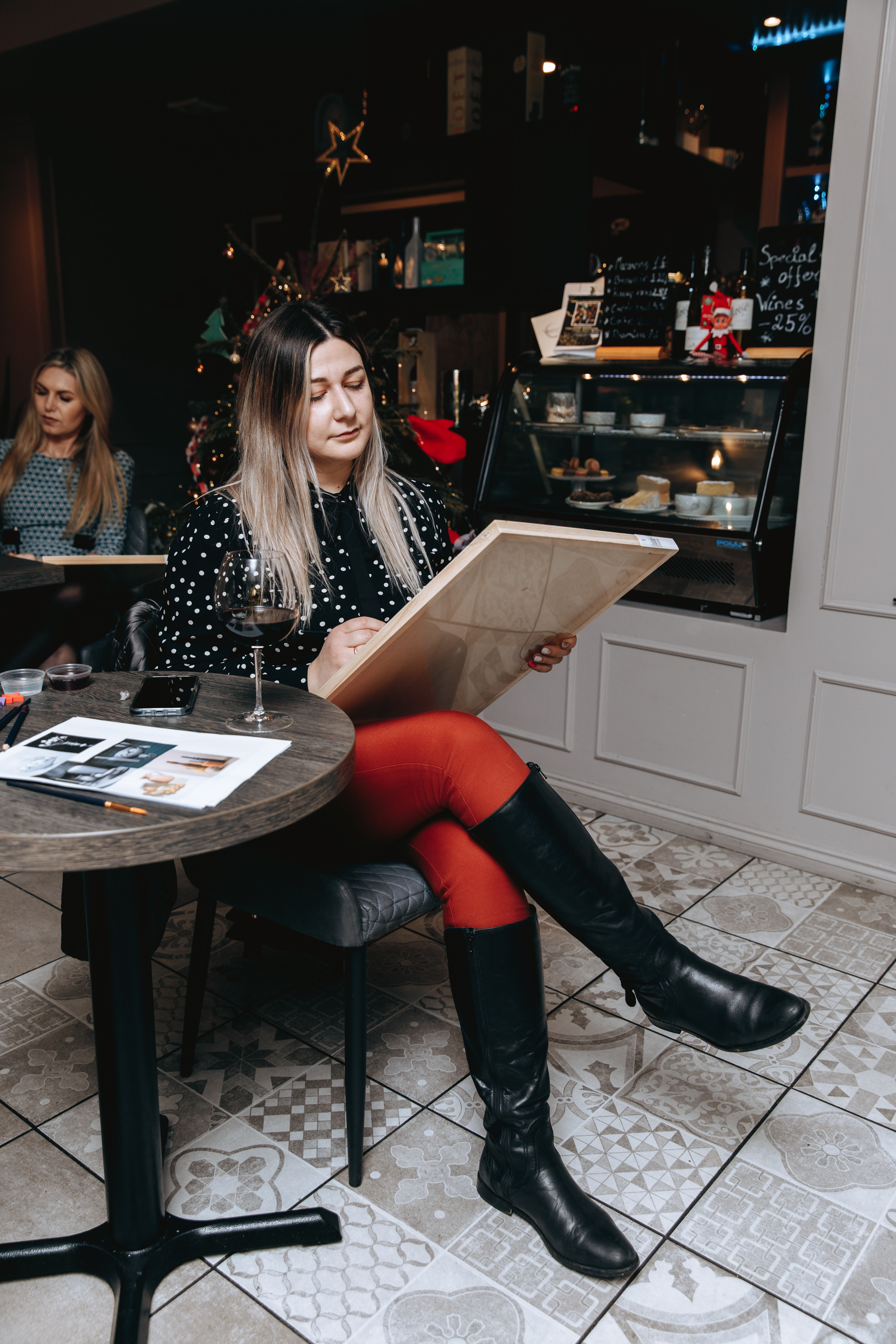 Painting with wine. Petru Gorea Photography | Family | Portrait | Fashion | Brand