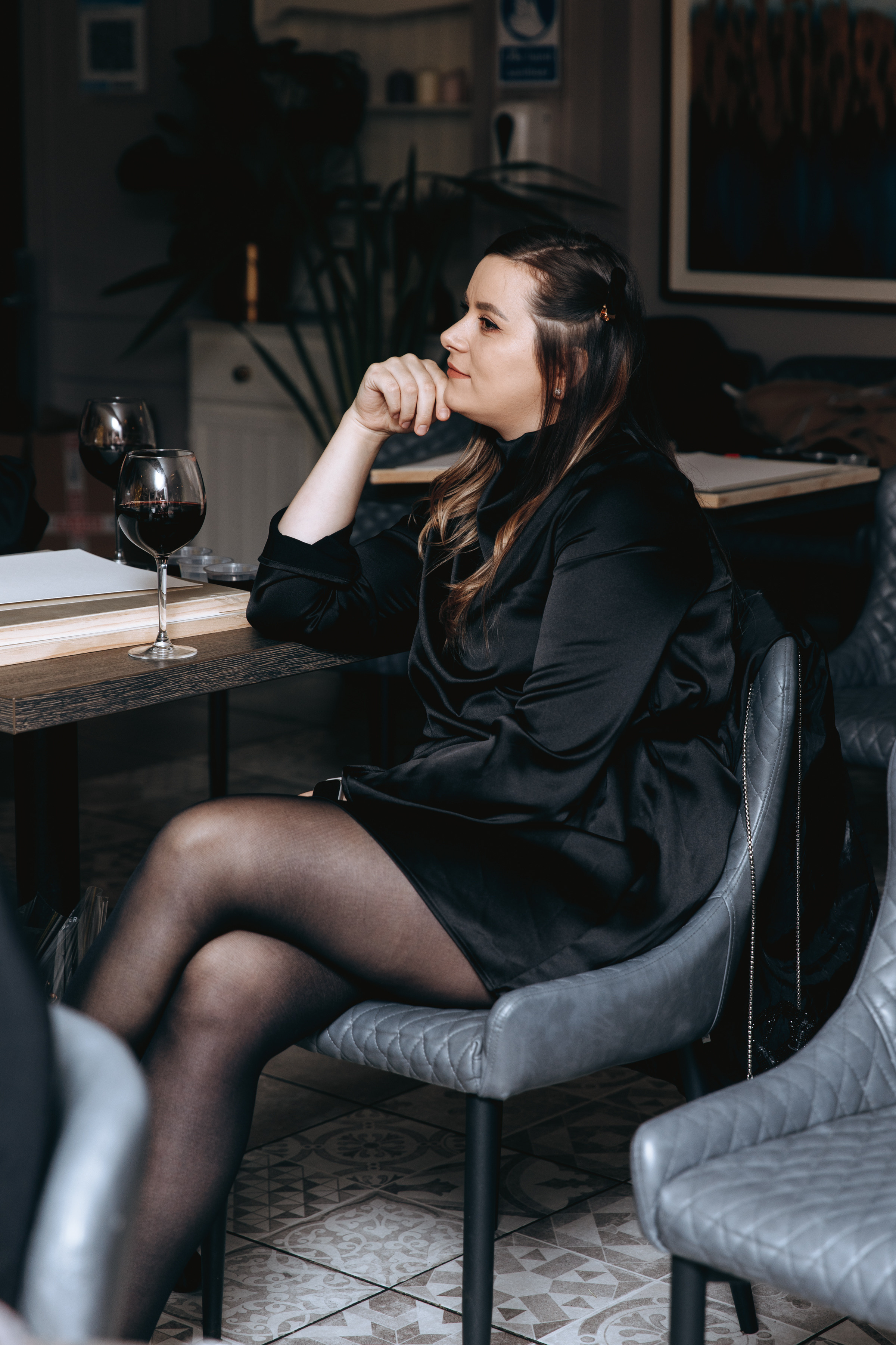 Painting with wine. Petru Gorea Photography | Family | Portrait | Fashion | Brand