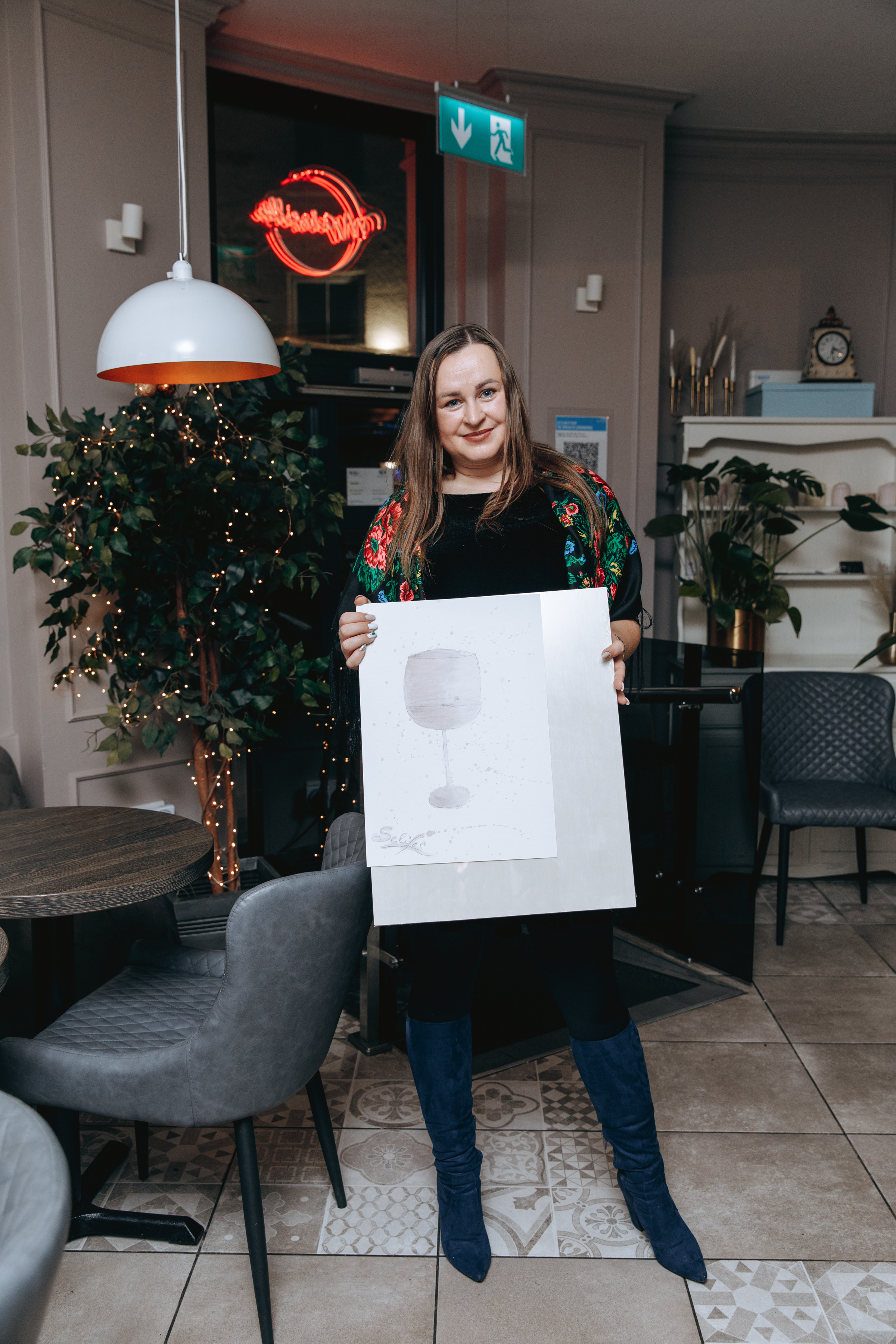 Painting with wine. Petru Gorea Photography | Family | Portrait | Fashion | Brand