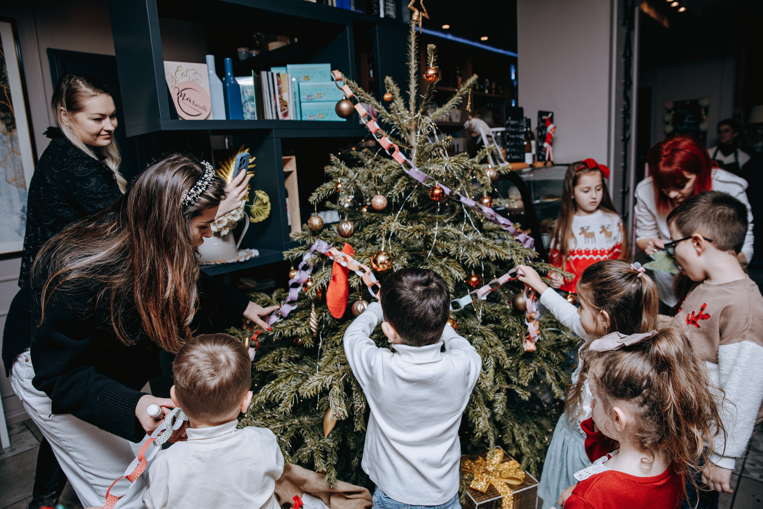 Crafty Christmas Party. Petru Gorea Photography | Family | Portrait | Fashion | Brand