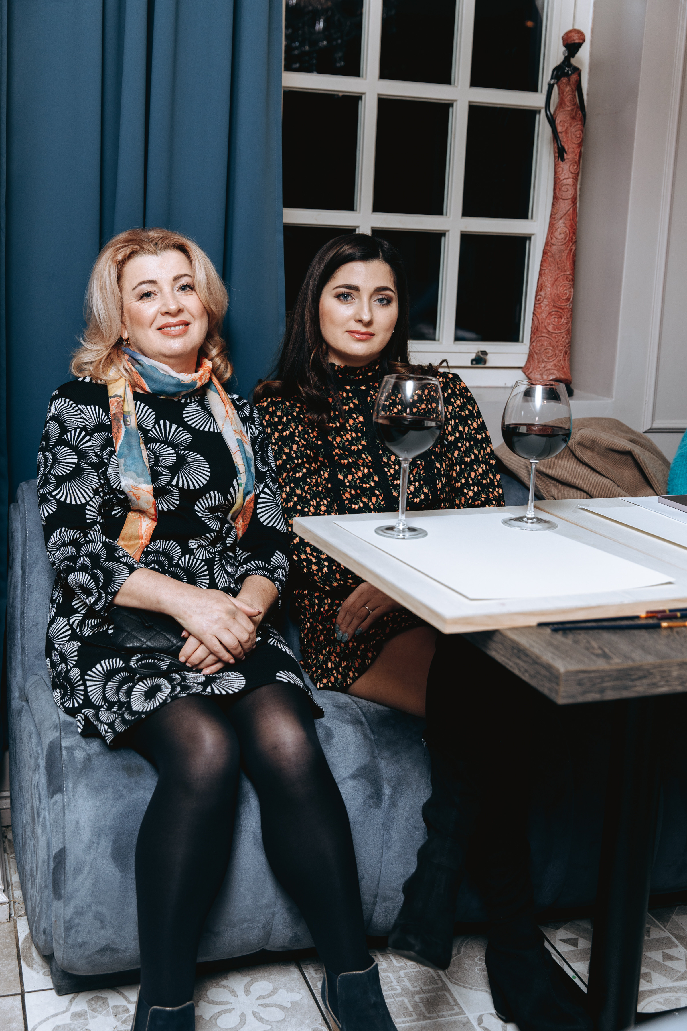 Painting with wine. Petru Gorea Photography | Family | Portrait | Fashion | Brand