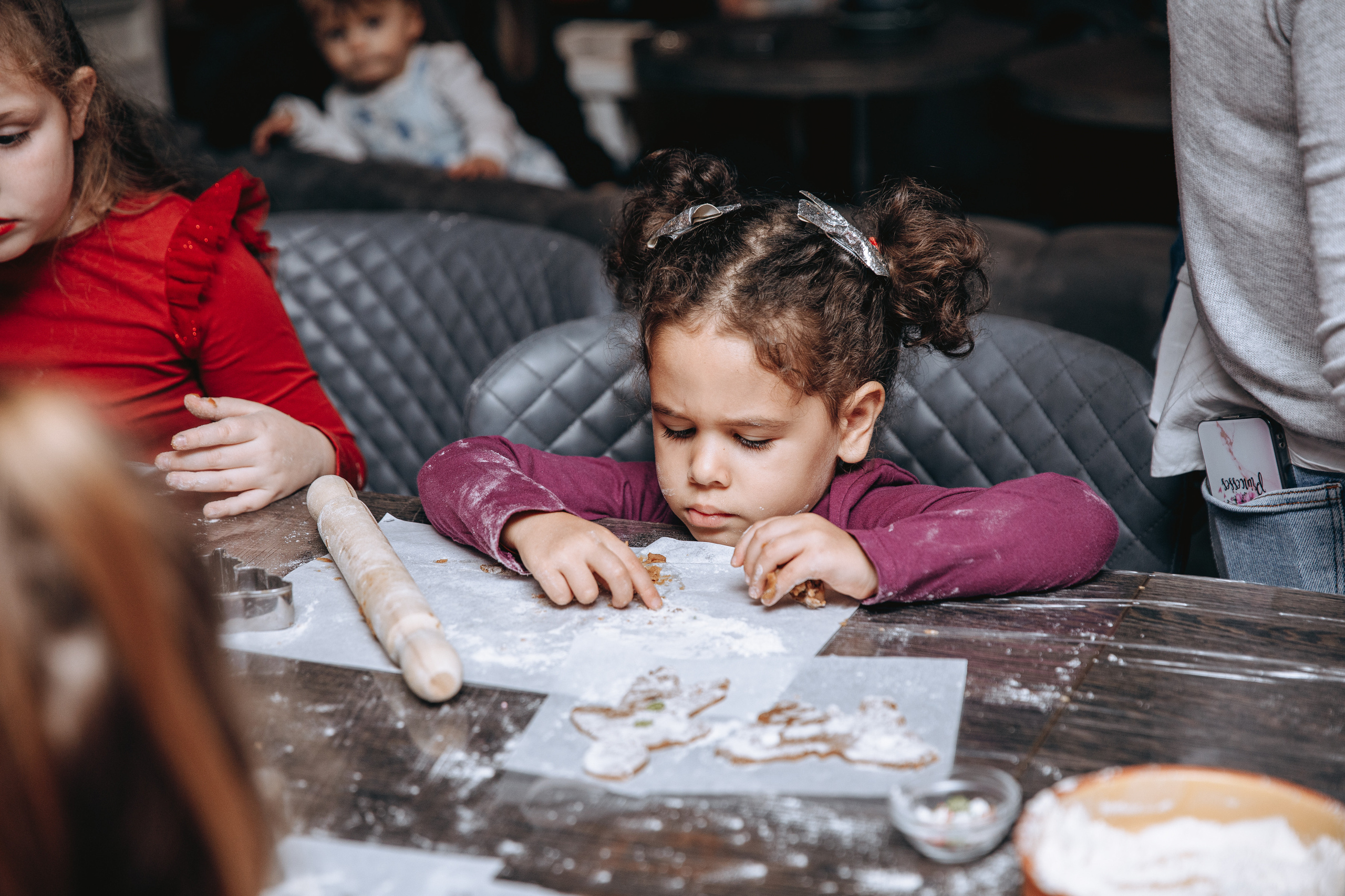 Cookies for Santa. Petru Gorea Photography | Family | Portrait | Fashion | Brand