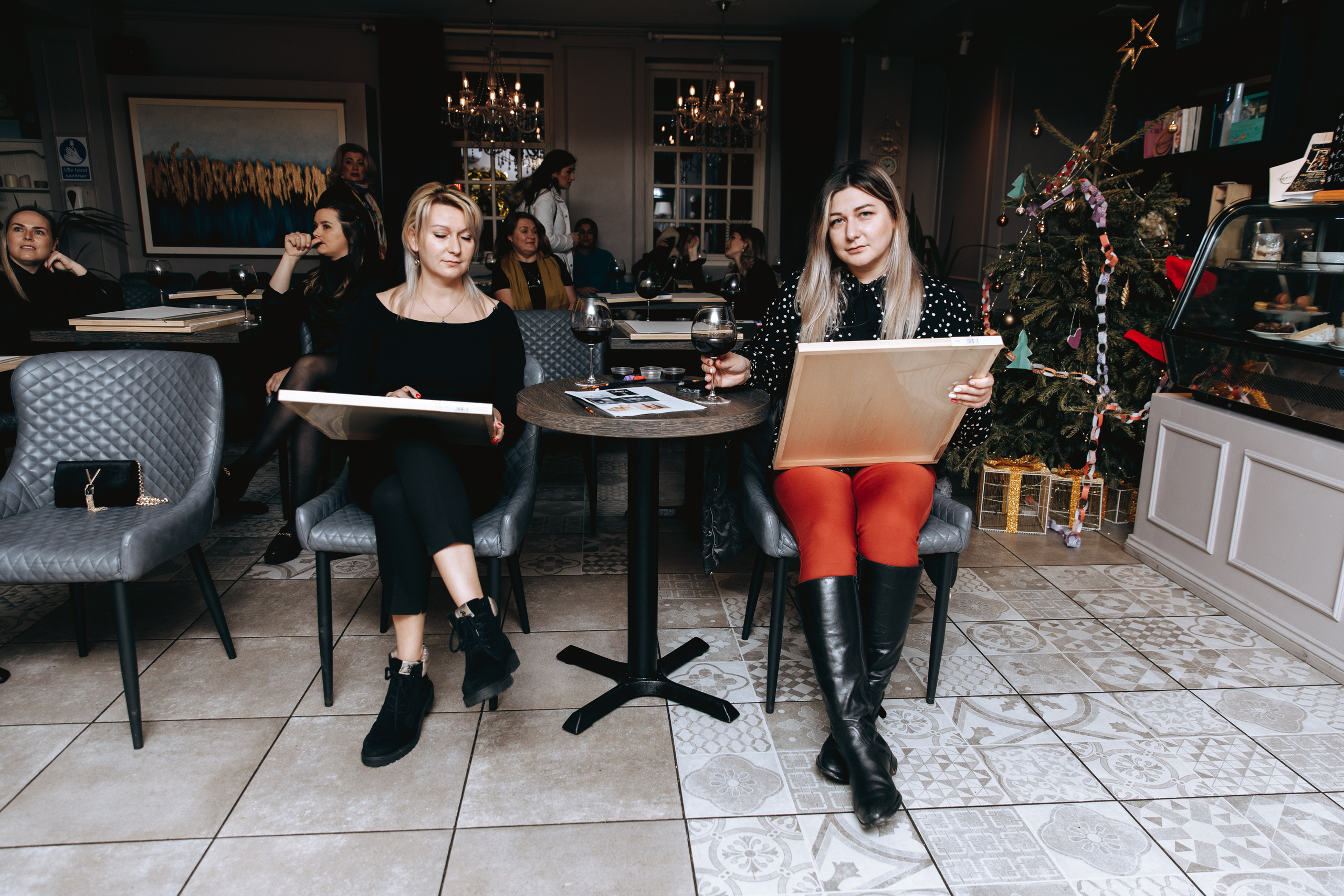 Painting with wine. Petru Gorea Photography | Family | Portrait | Fashion | Brand