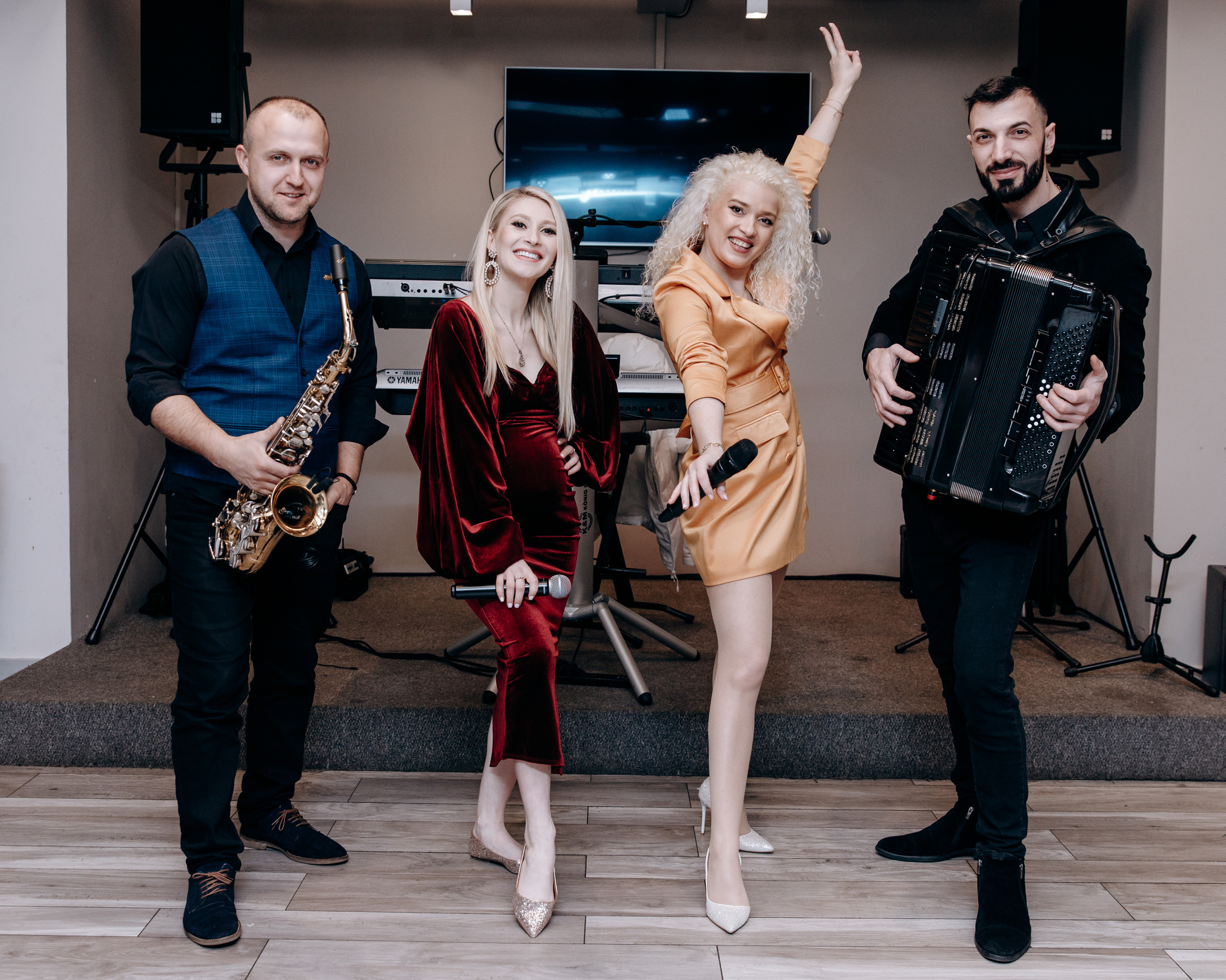 Surorile Robu. Petru Gorea Photography | Family | Portrait | Fashion | Brand