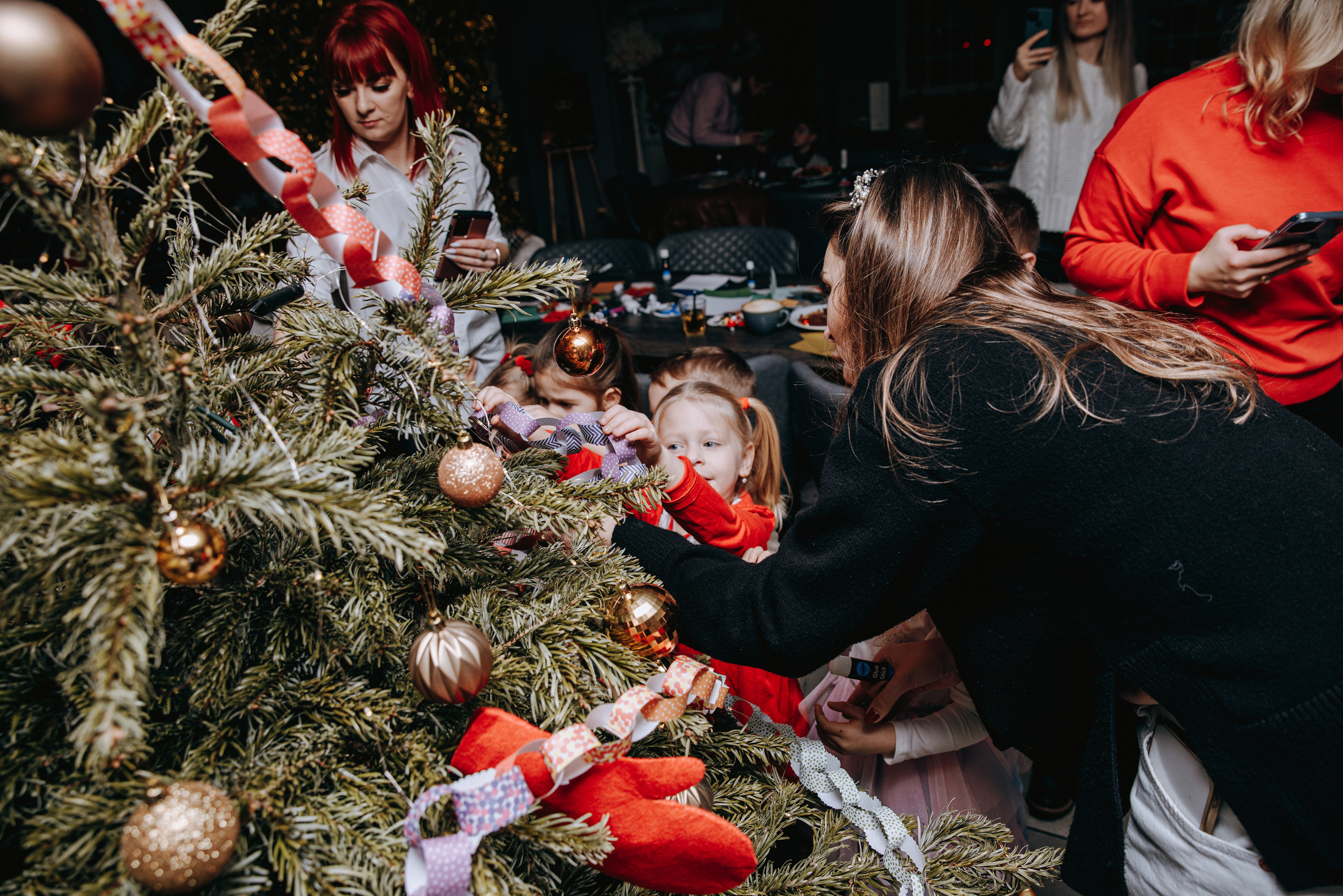 Crafty Christmas Party. Petru Gorea Photography | Family | Portrait | Fashion | Brand