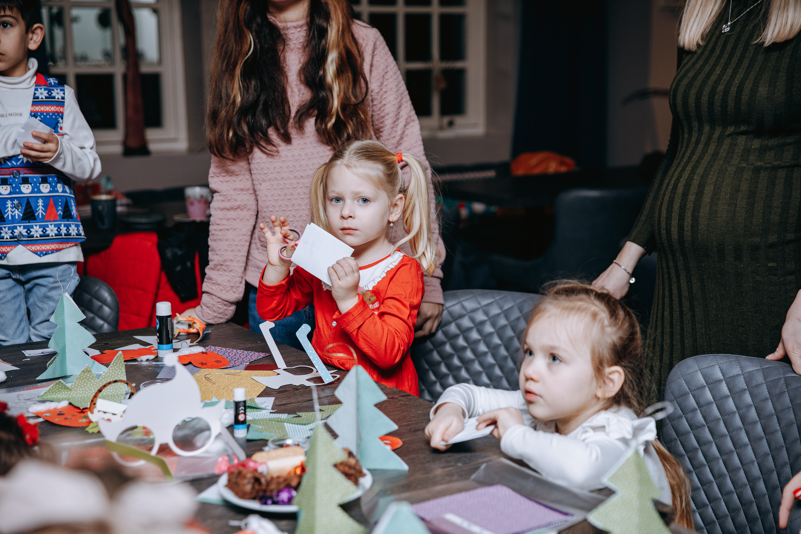 Crafty Christmas Party. Petru Gorea Photography | Family | Portrait | Fashion | Brand