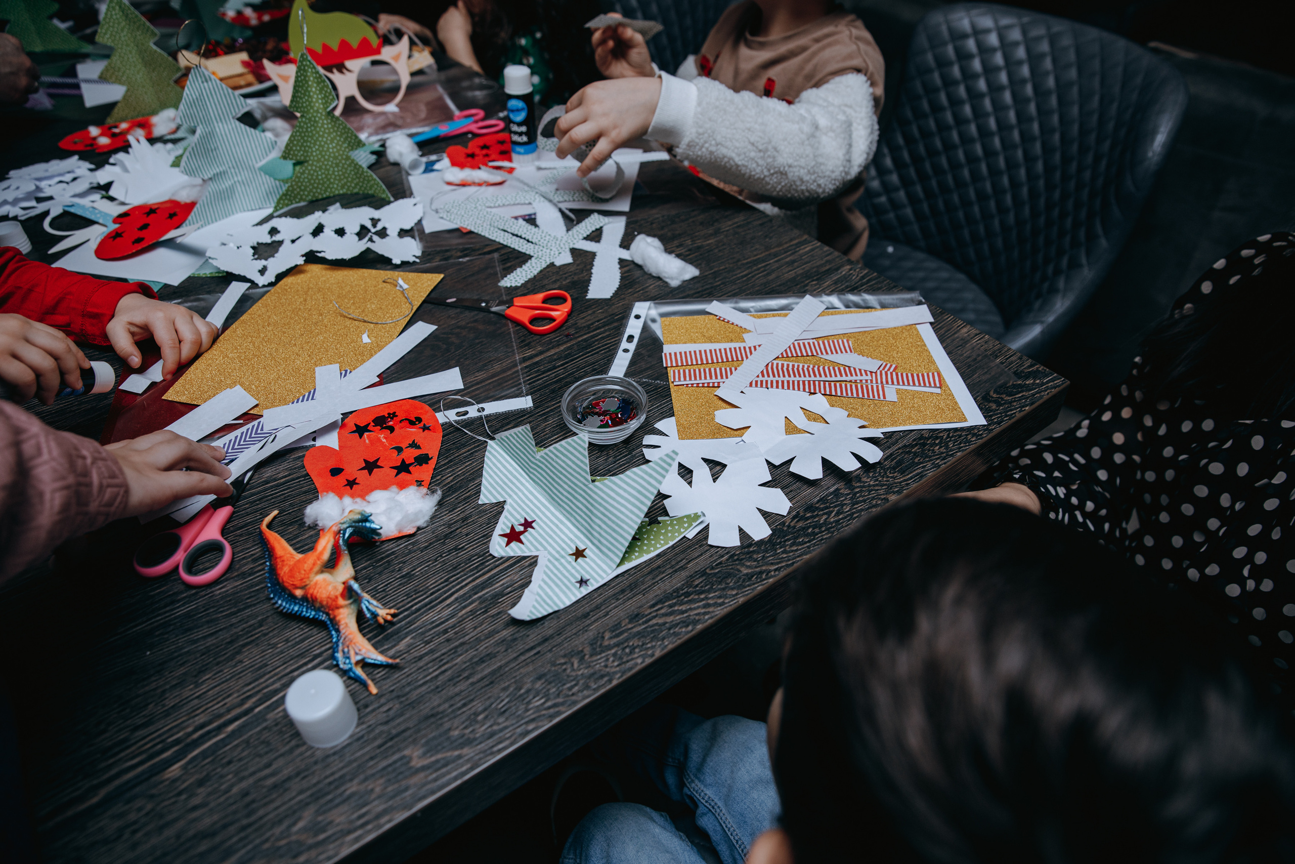 Crafty Christmas Party. Petru Gorea Photography | Family | Portrait | Fashion | Brand