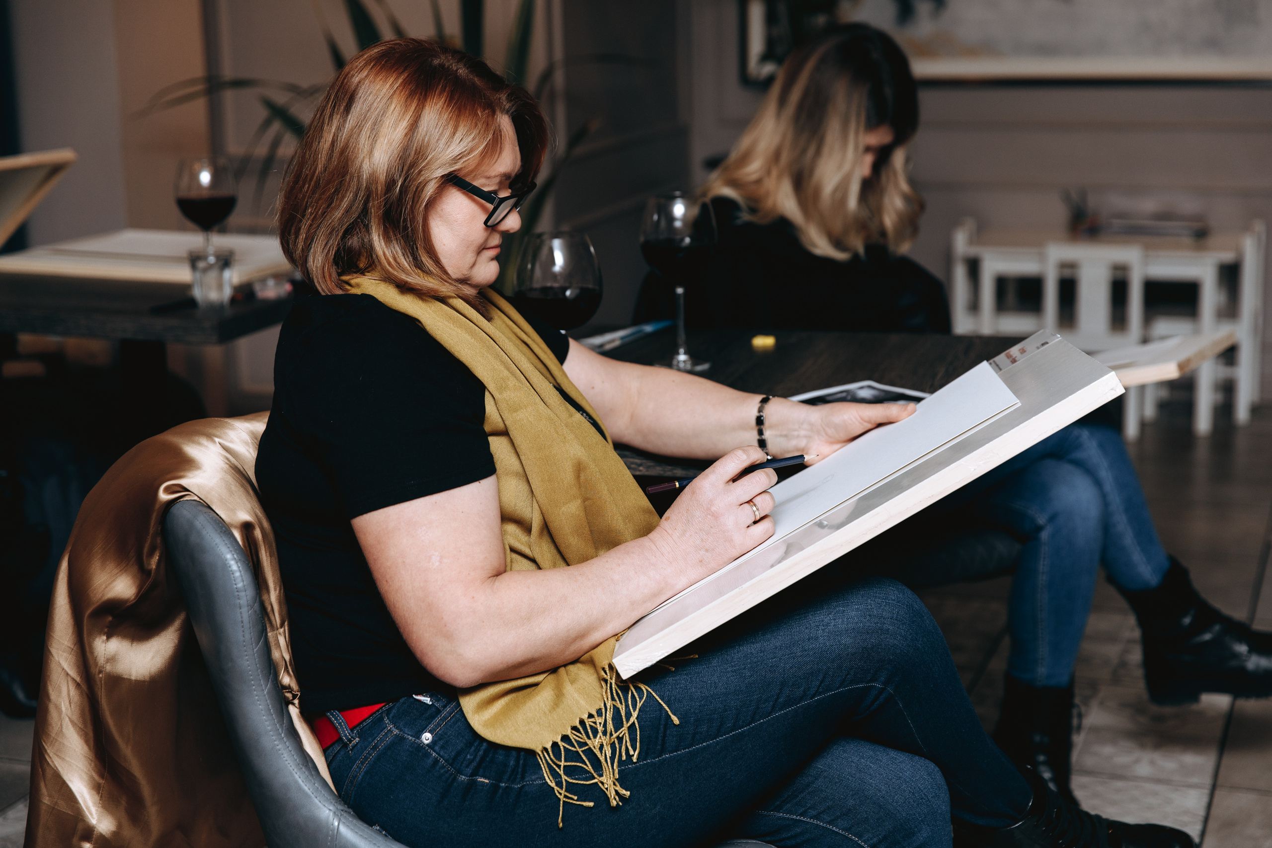 Painting with wine. Petru Gorea Photography | Family | Portrait | Fashion | Brand