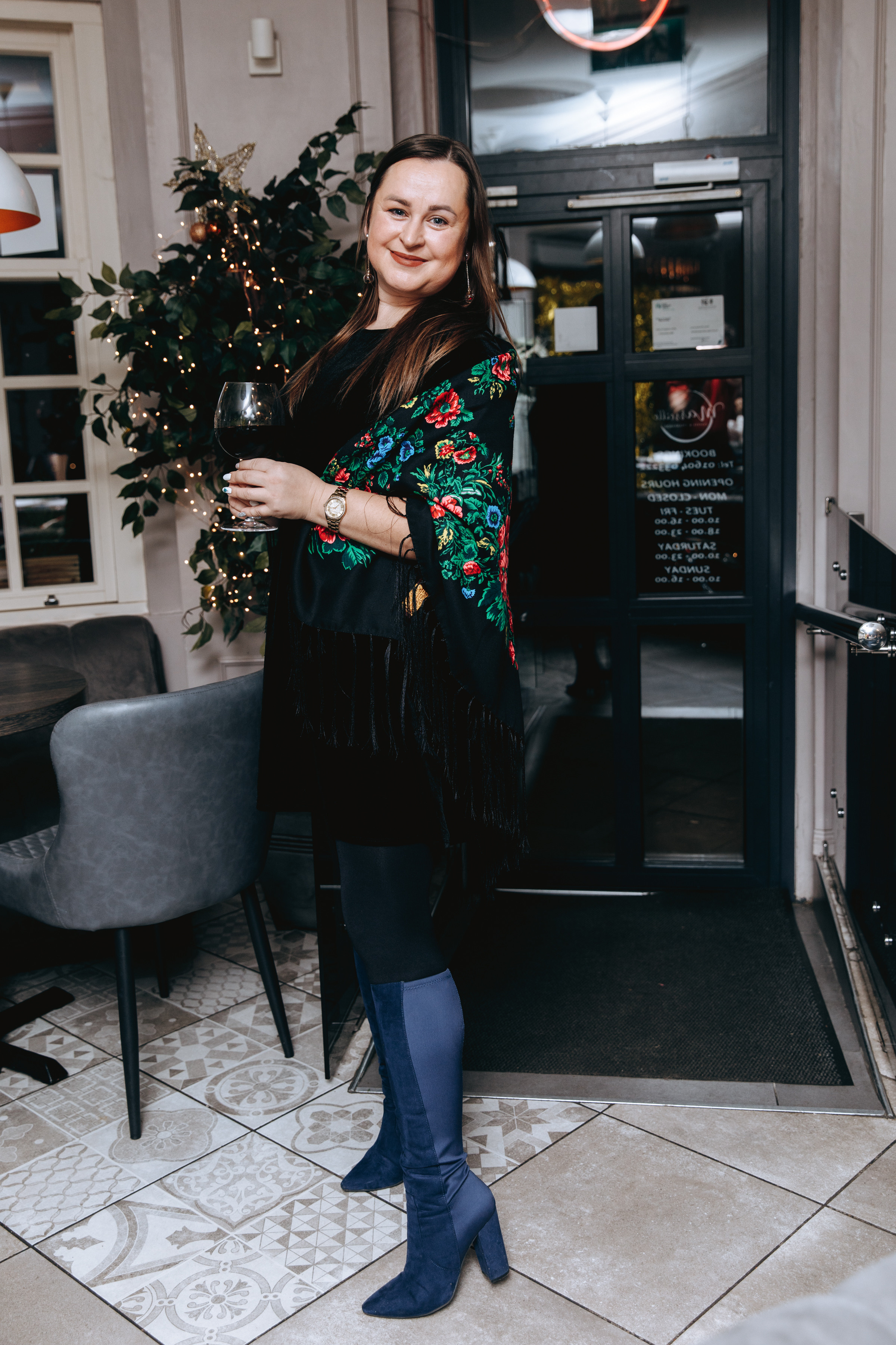 Painting with wine. Petru Gorea Photography | Family | Portrait | Fashion | Brand