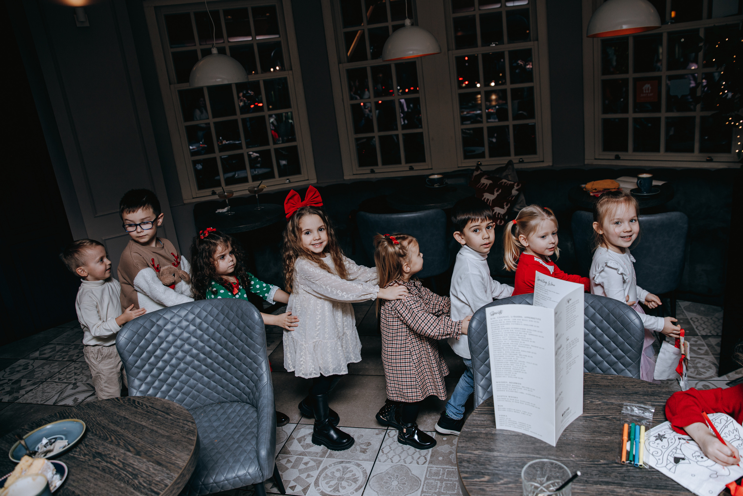 Crafty Christmas Party. Petru Gorea Photography | Family | Portrait | Fashion | Brand