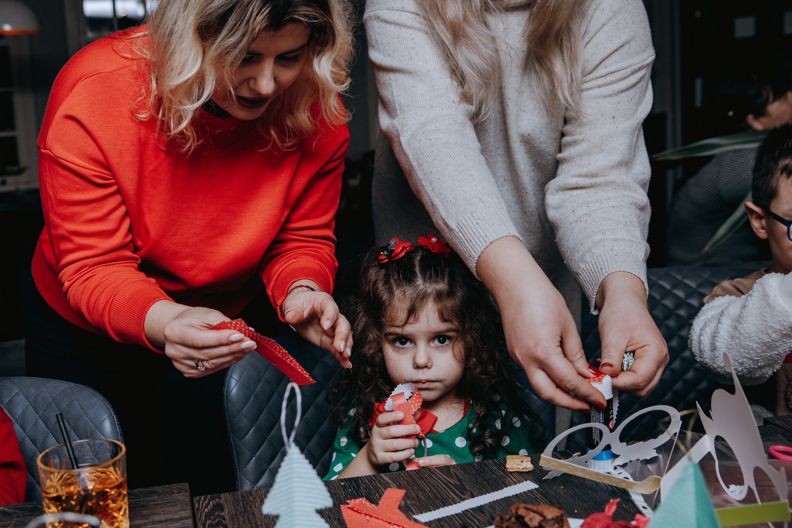 Crafty Christmas Party. Petru Gorea Photography | Family | Portrait | Fashion | Brand