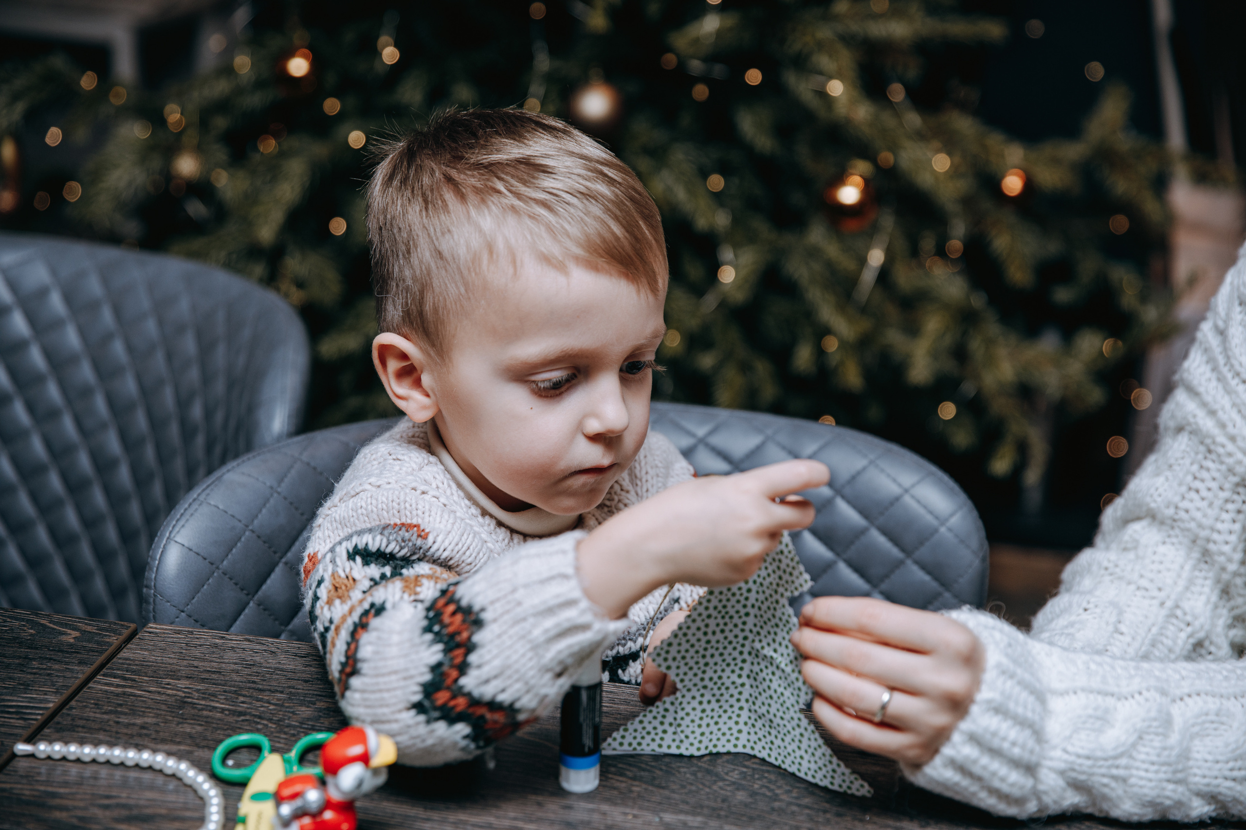 Crafty Christmas Party. Petru Gorea Photography | Family | Portrait | Fashion | Brand