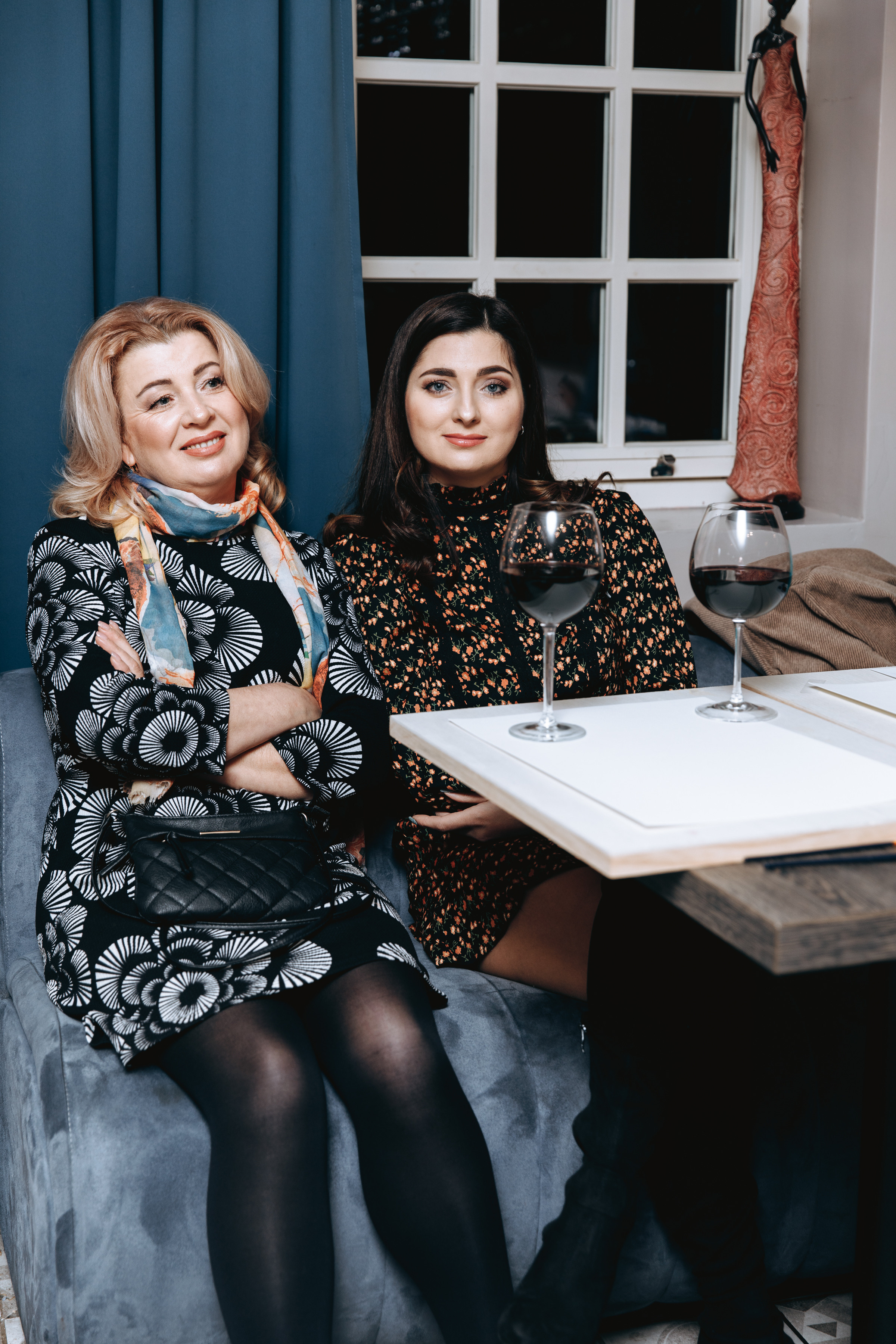 Painting with wine. Petru Gorea Photography | Family | Portrait | Fashion | Brand