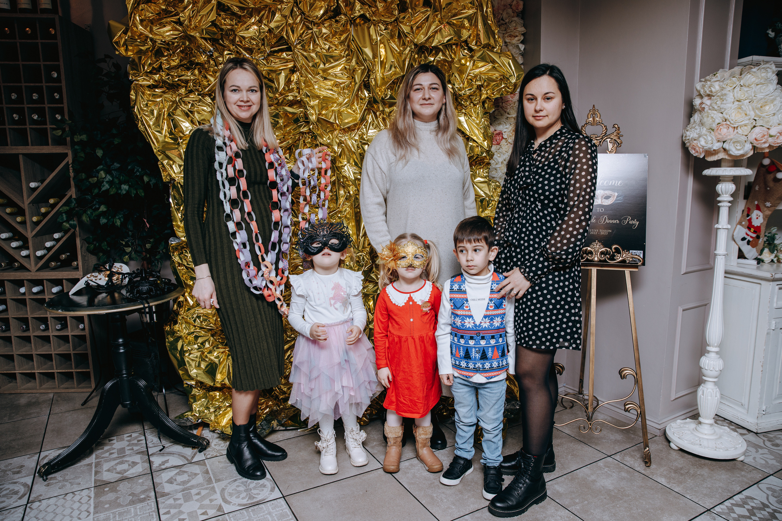 Crafty Christmas Party. Petru Gorea Photography | Family | Portrait | Fashion | Brand