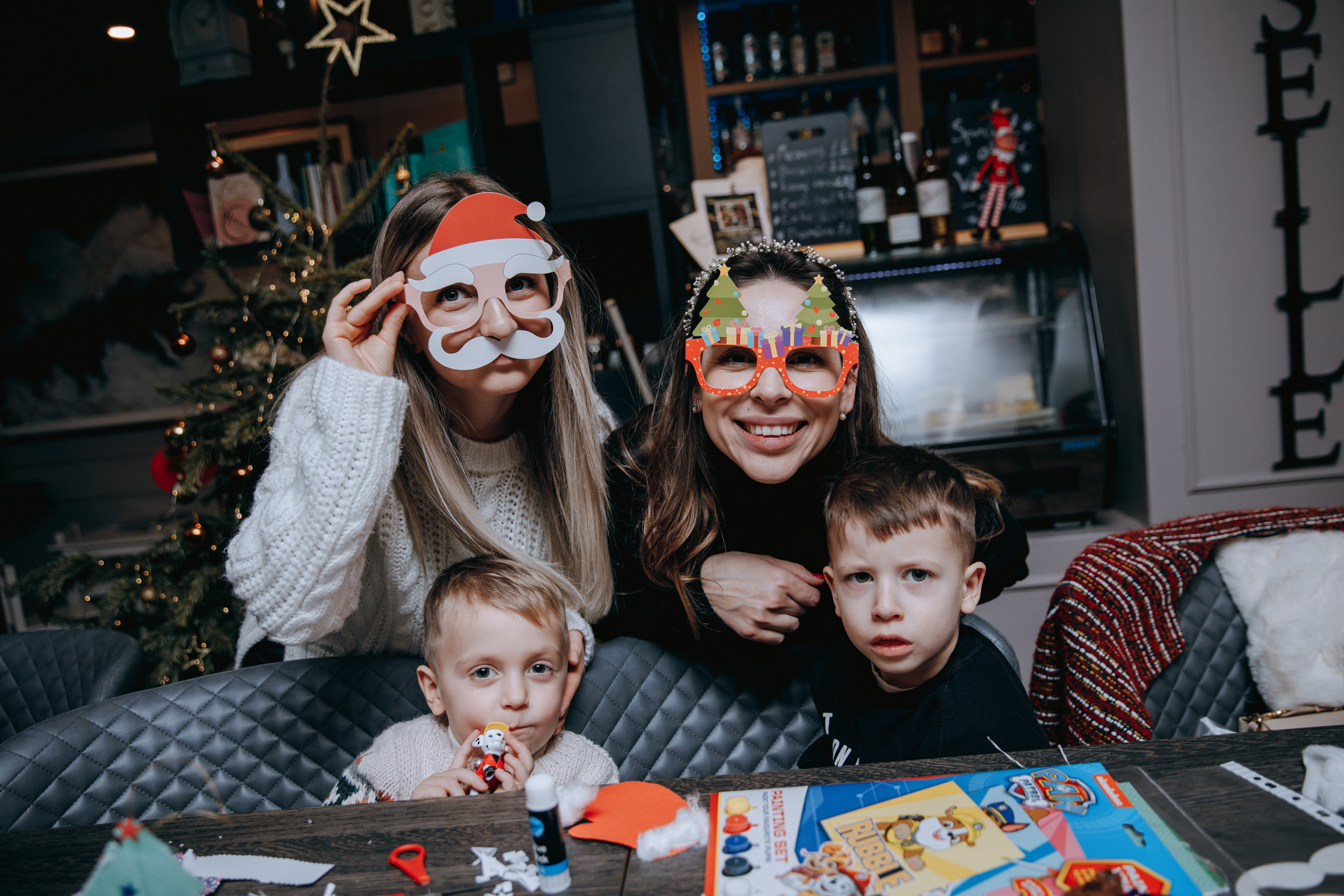 Crafty Christmas Party. Petru Gorea Photography | Family | Portrait | Fashion | Brand