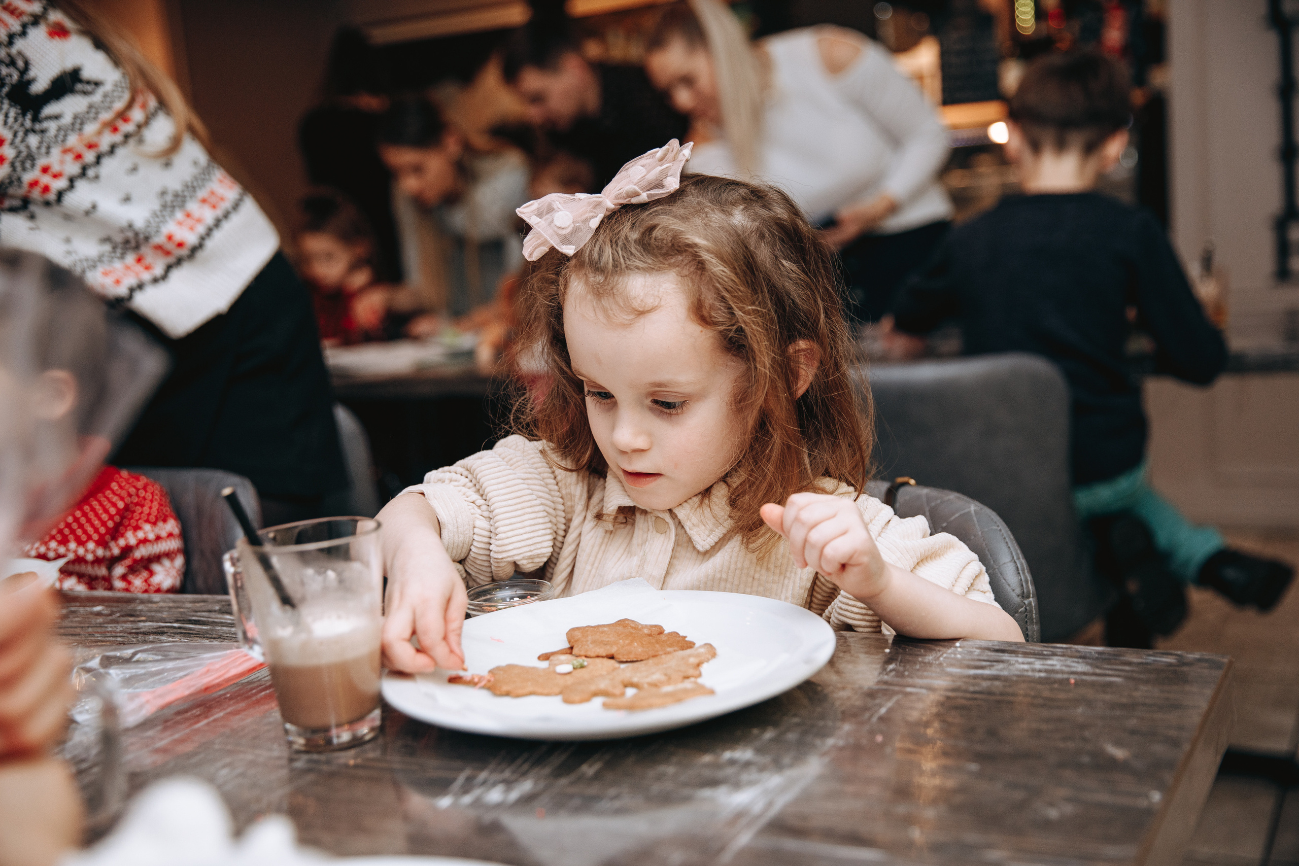 Cookies for Santa. Petru Gorea Photography | Family | Portrait | Fashion | Brand