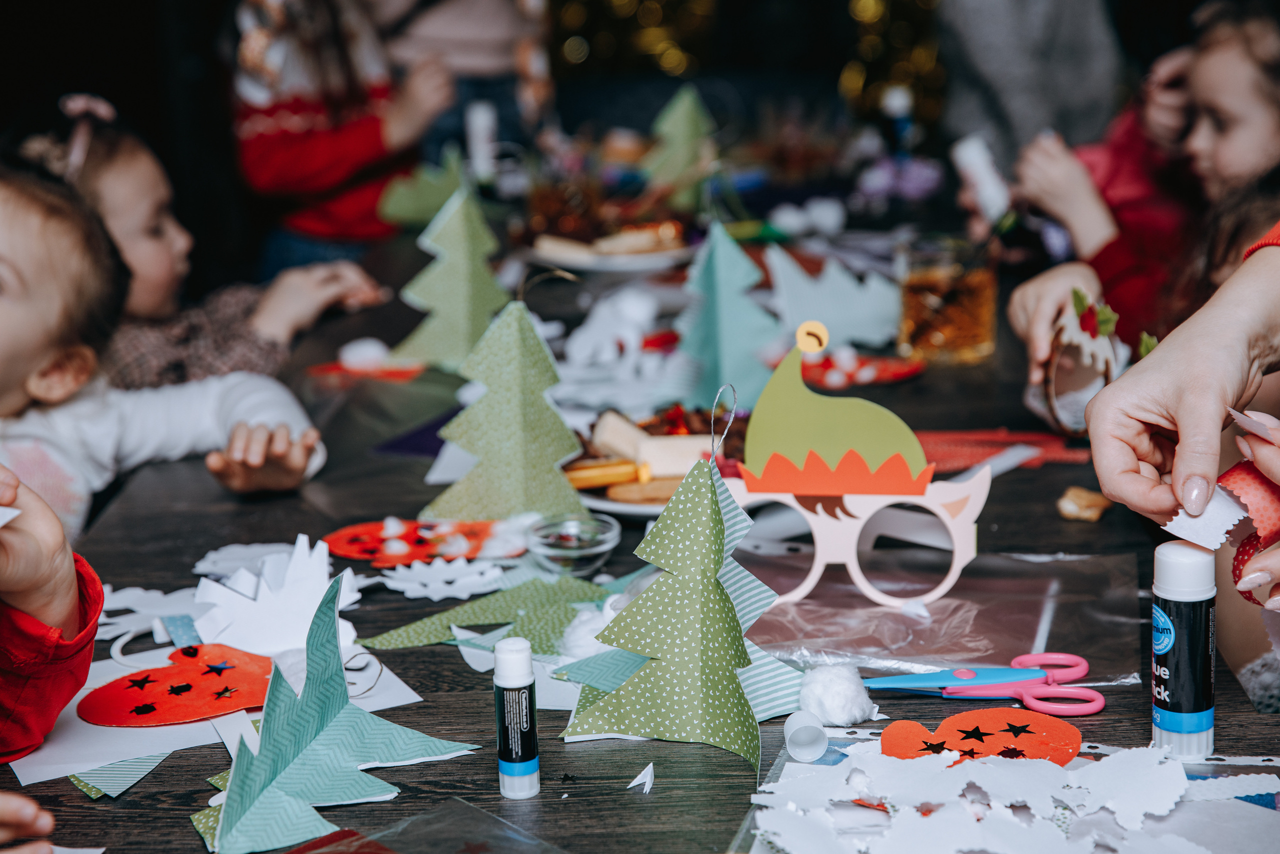 Crafty Christmas Party. Petru Gorea Photography | Family | Portrait | Fashion | Brand